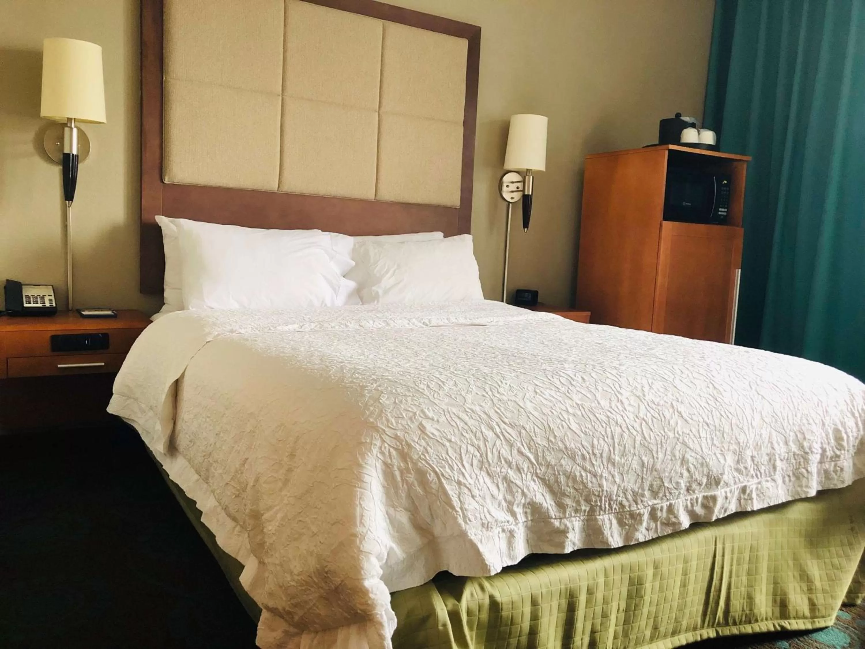 Bedroom, Bed in Hampton Inn Ann Arbor - North