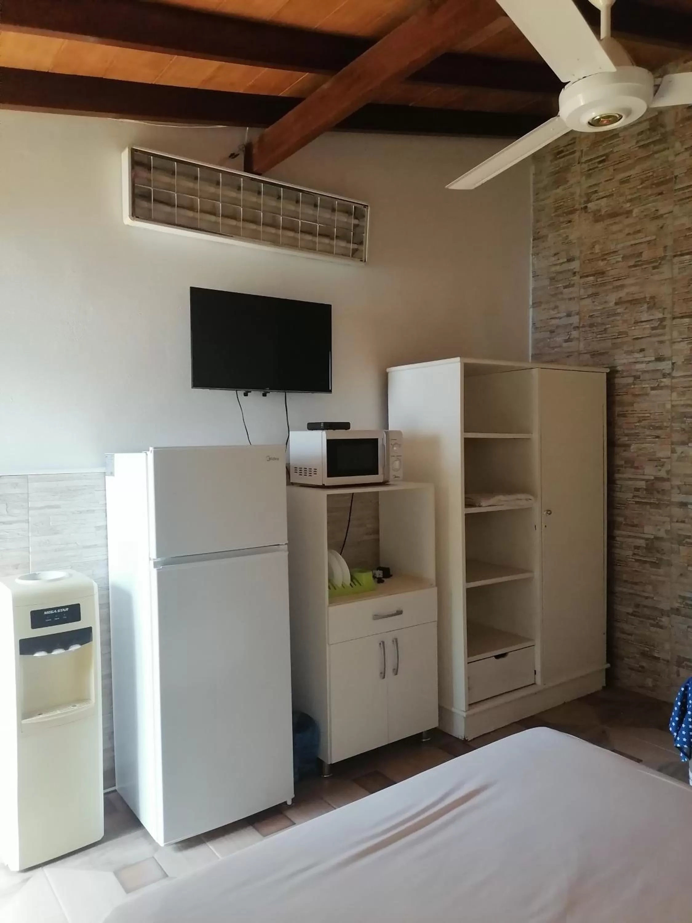 Property building, TV/Entertainment Center in Granados B&B