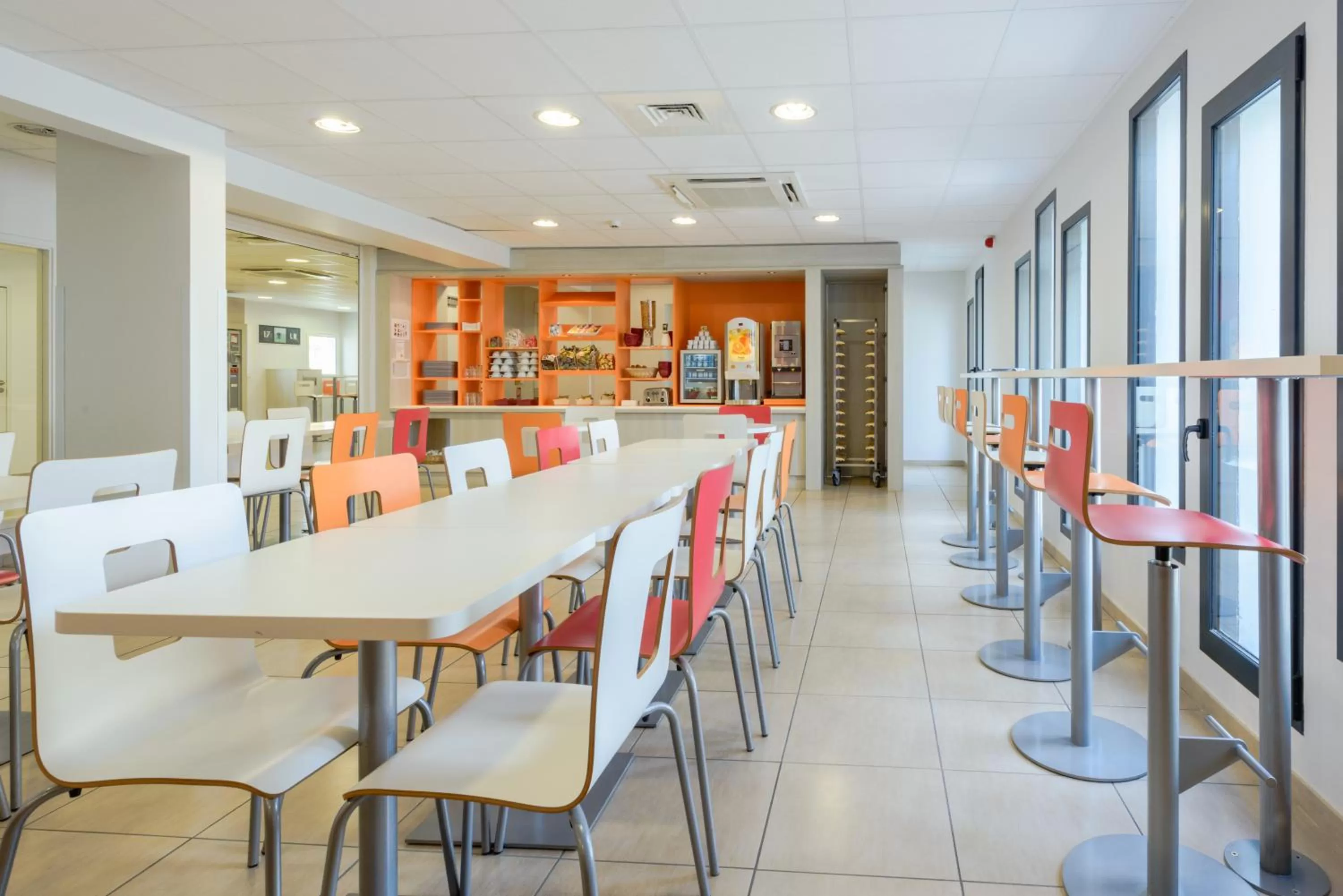 Restaurant/places to eat in Première Classe La Rochelle Centre - Les Minimes