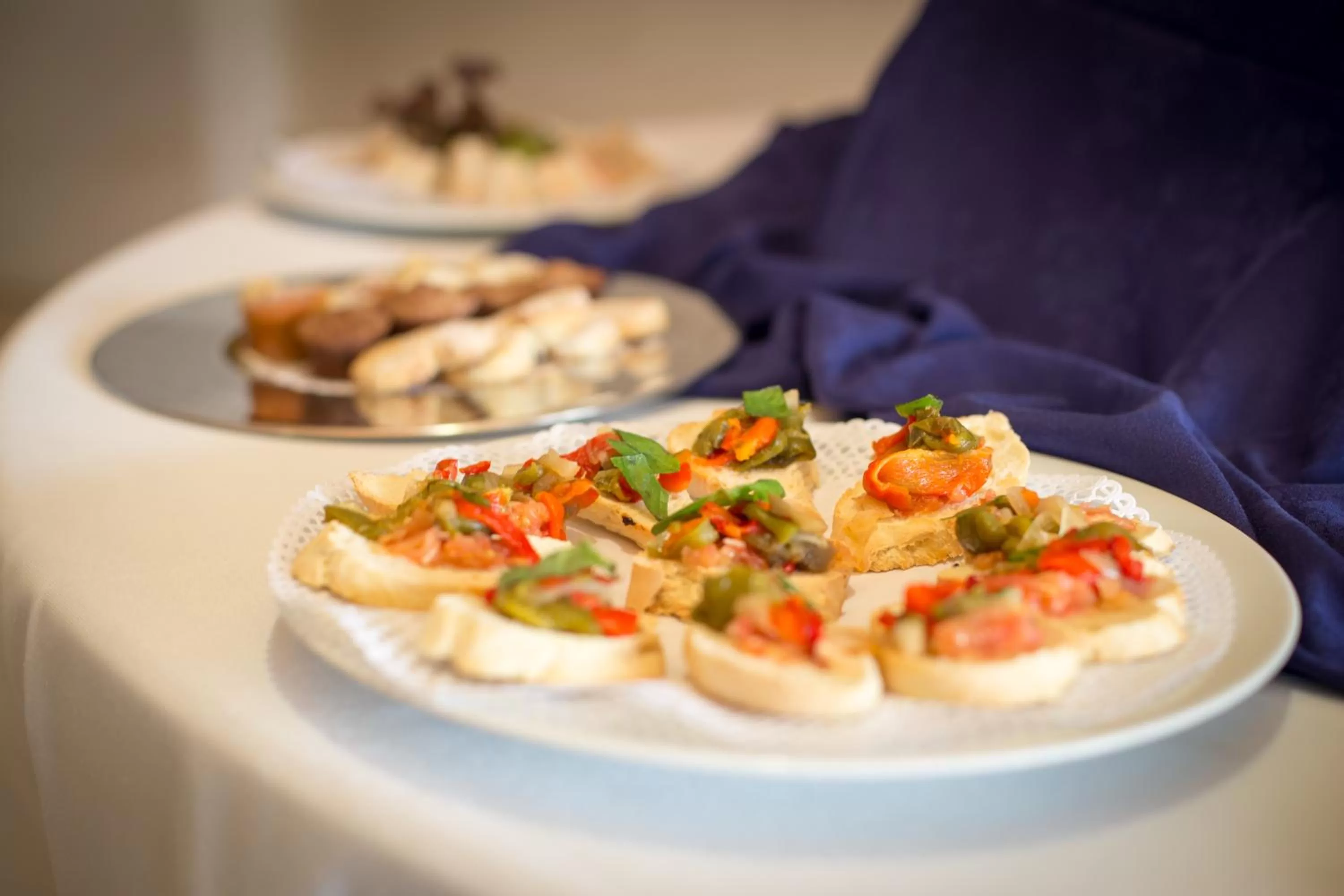 Restaurant/places to eat in Hotel Escuela Santa Cruz