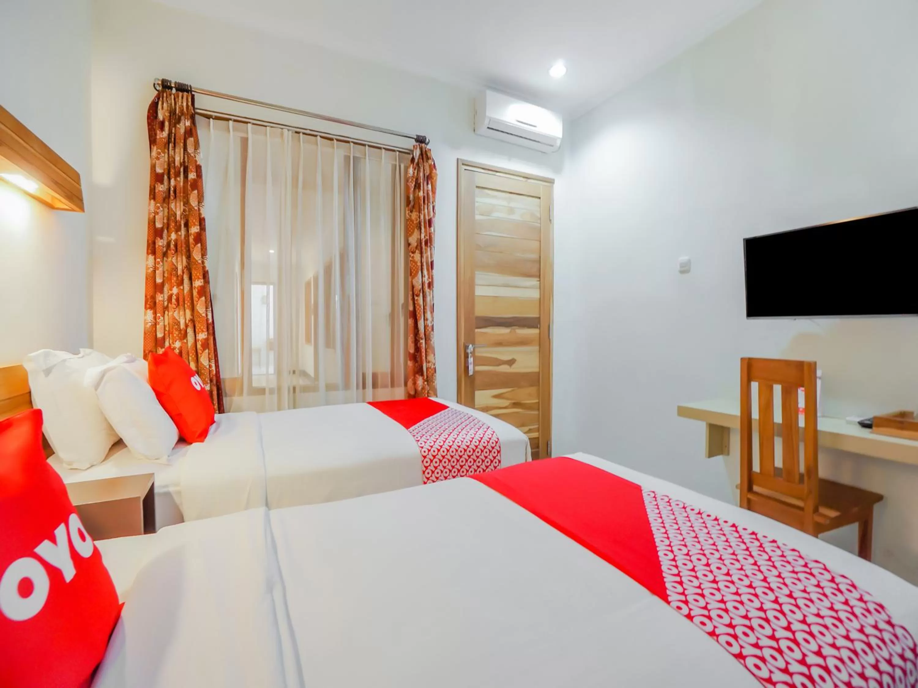 Bedroom in SUPER OYO 90319 Angler Guest House Malang