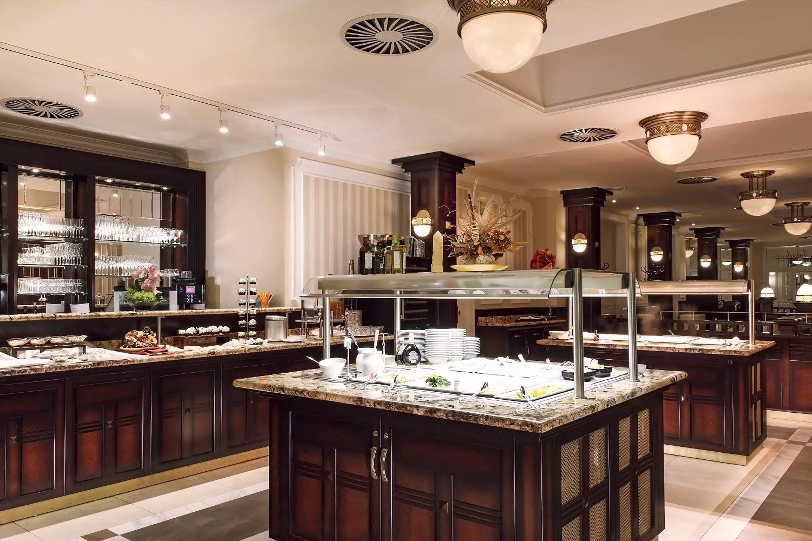 Restaurant/places to eat in Luxury Spa Hotel Olympic Palace