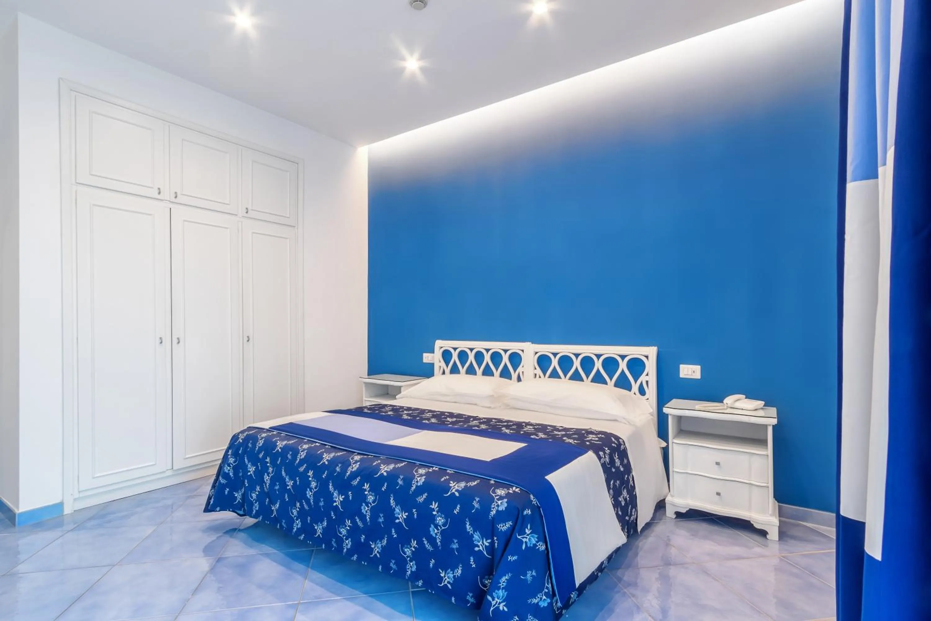 Bed in Hotel Metropole