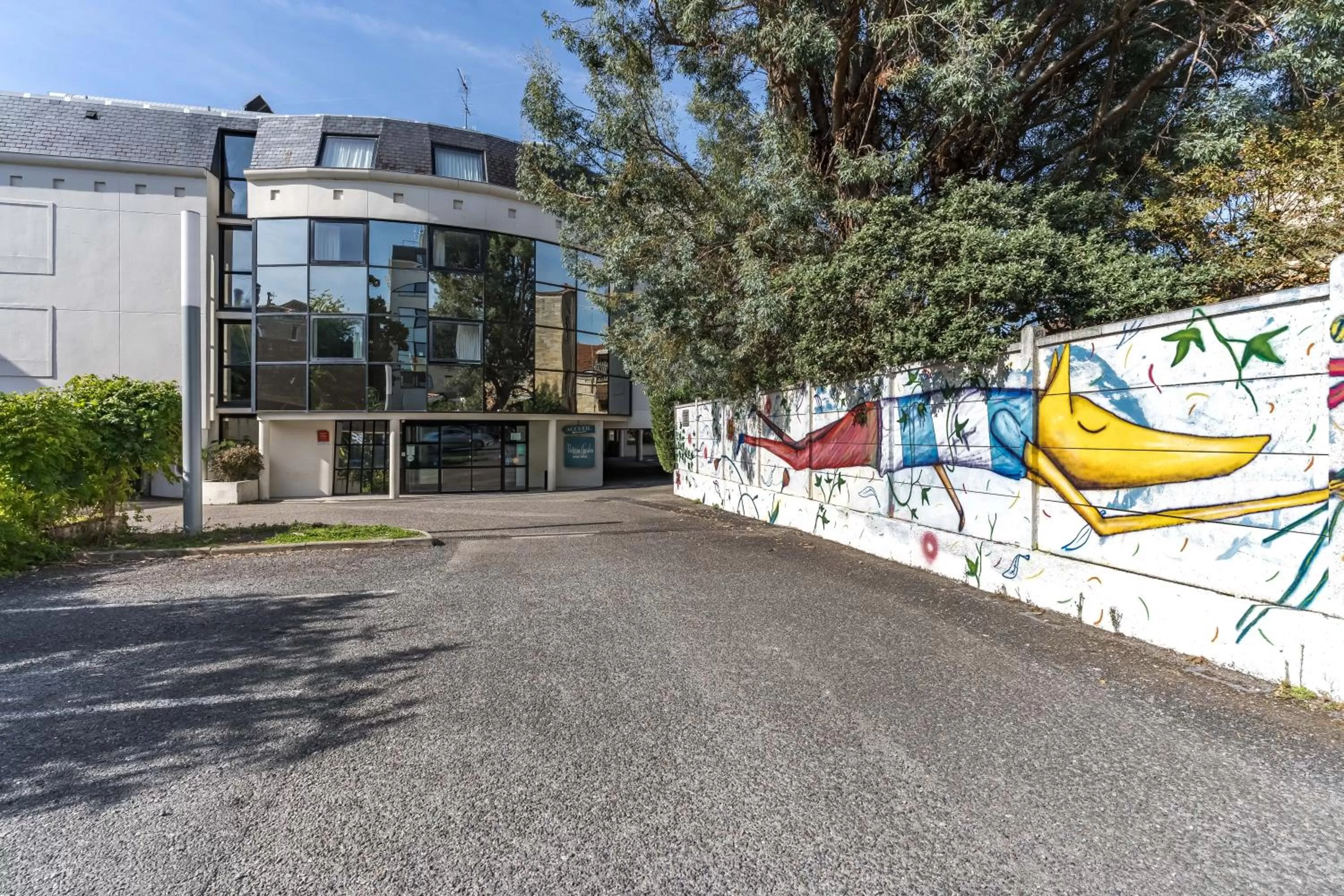 Property building in Victoria Garden Bordeaux Centre