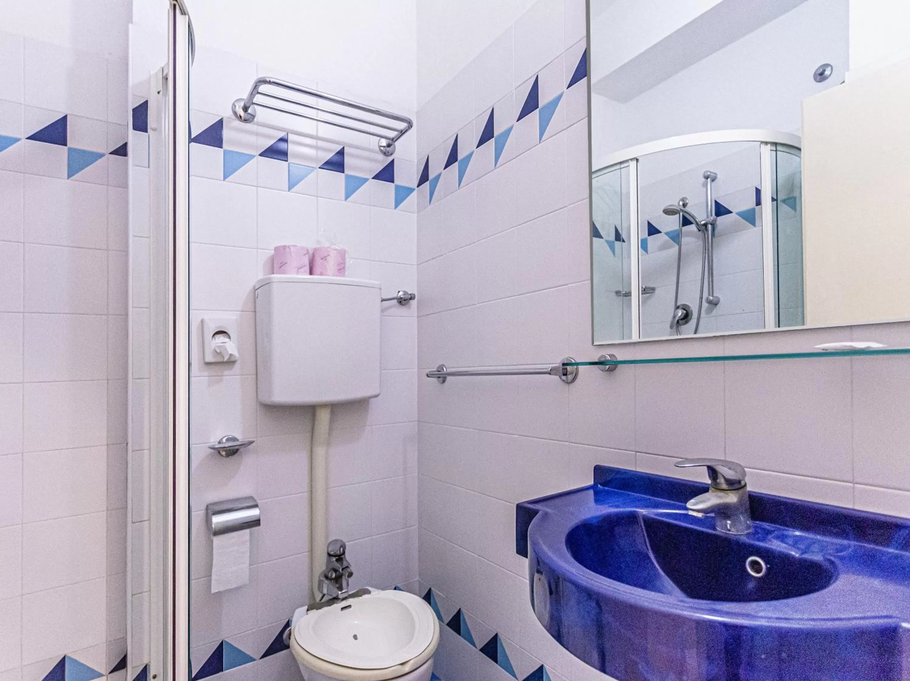 Bathroom in Hotel Continental