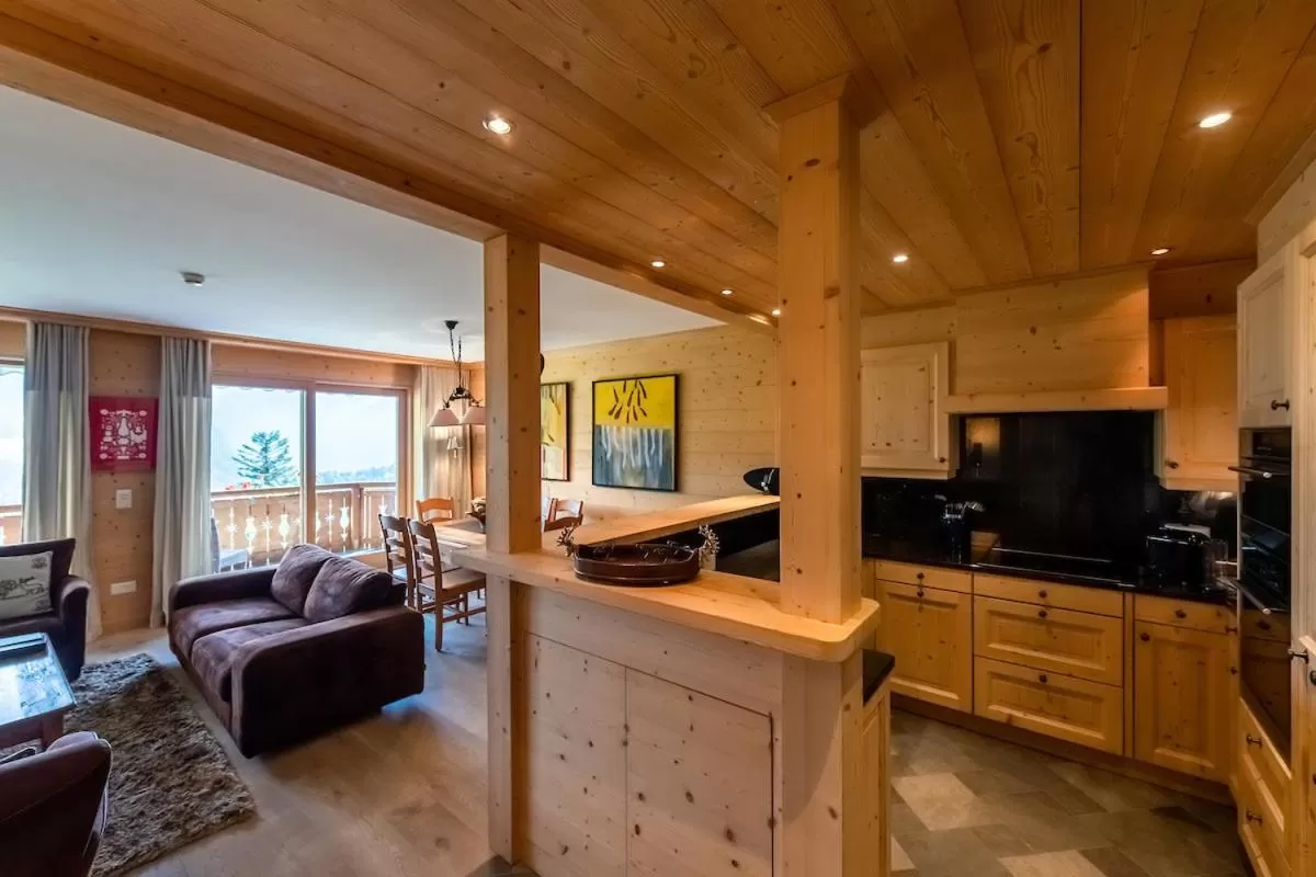 Communal lounge/ TV room in Chalet RoyAlp Hôtel & Spa