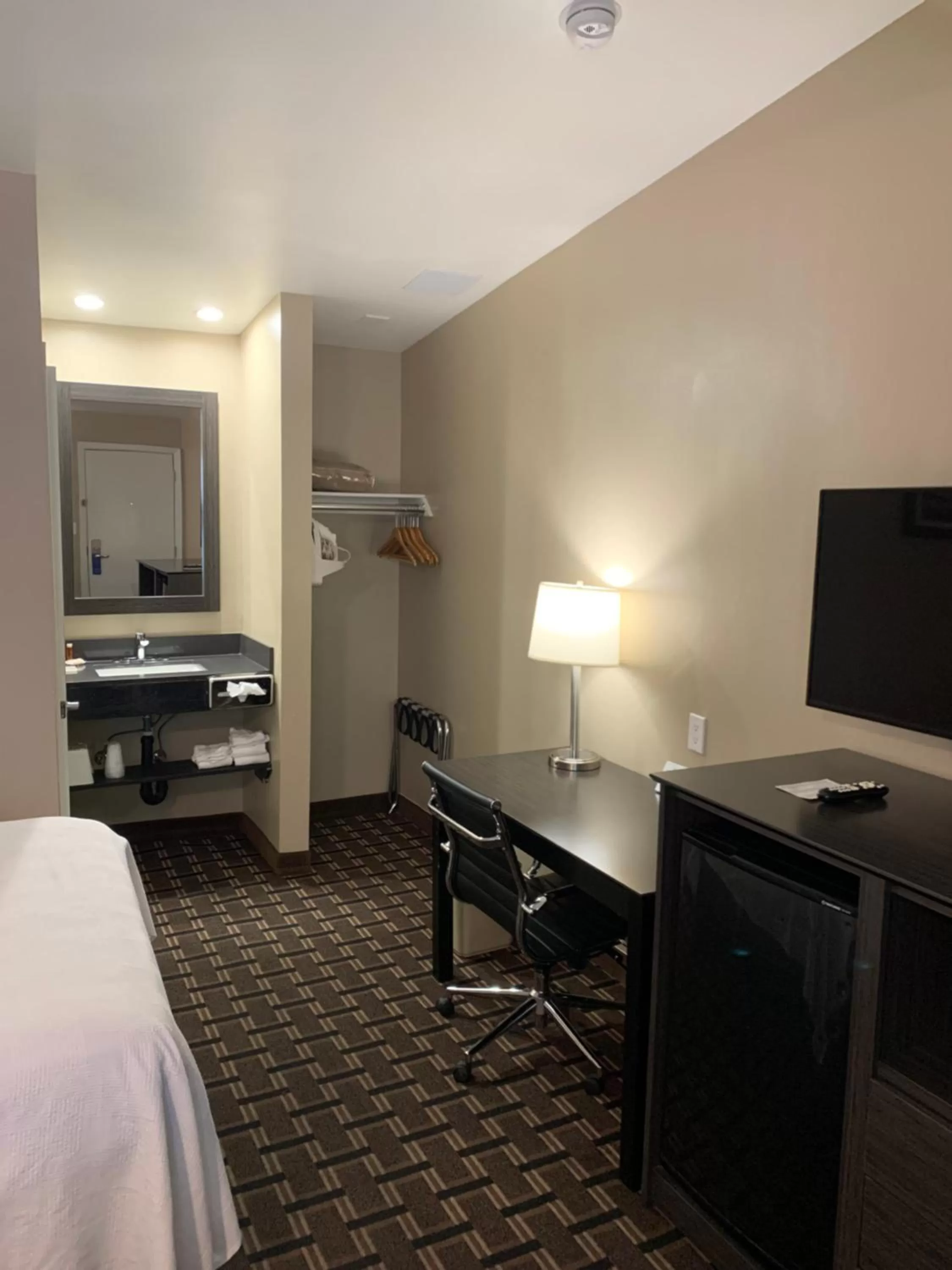 Bedroom, Bed in Black Jack Inn