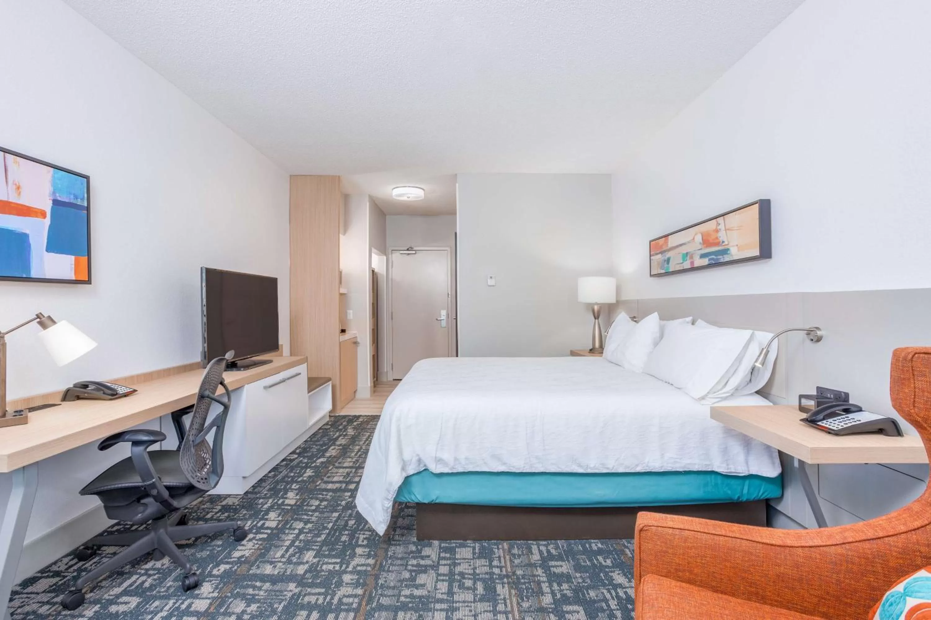 Bed in Hilton Garden Inn Cincinnati/Sharonville