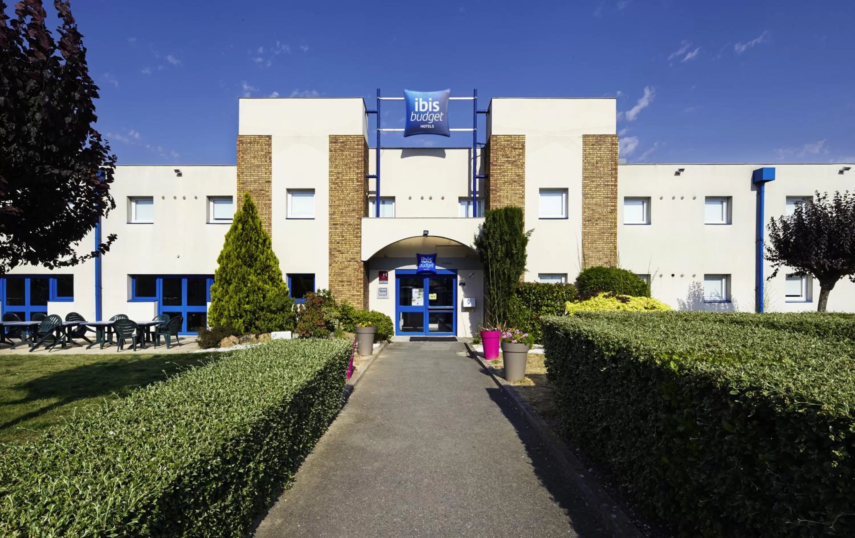 Facade/entrance in ibis budget Chartres