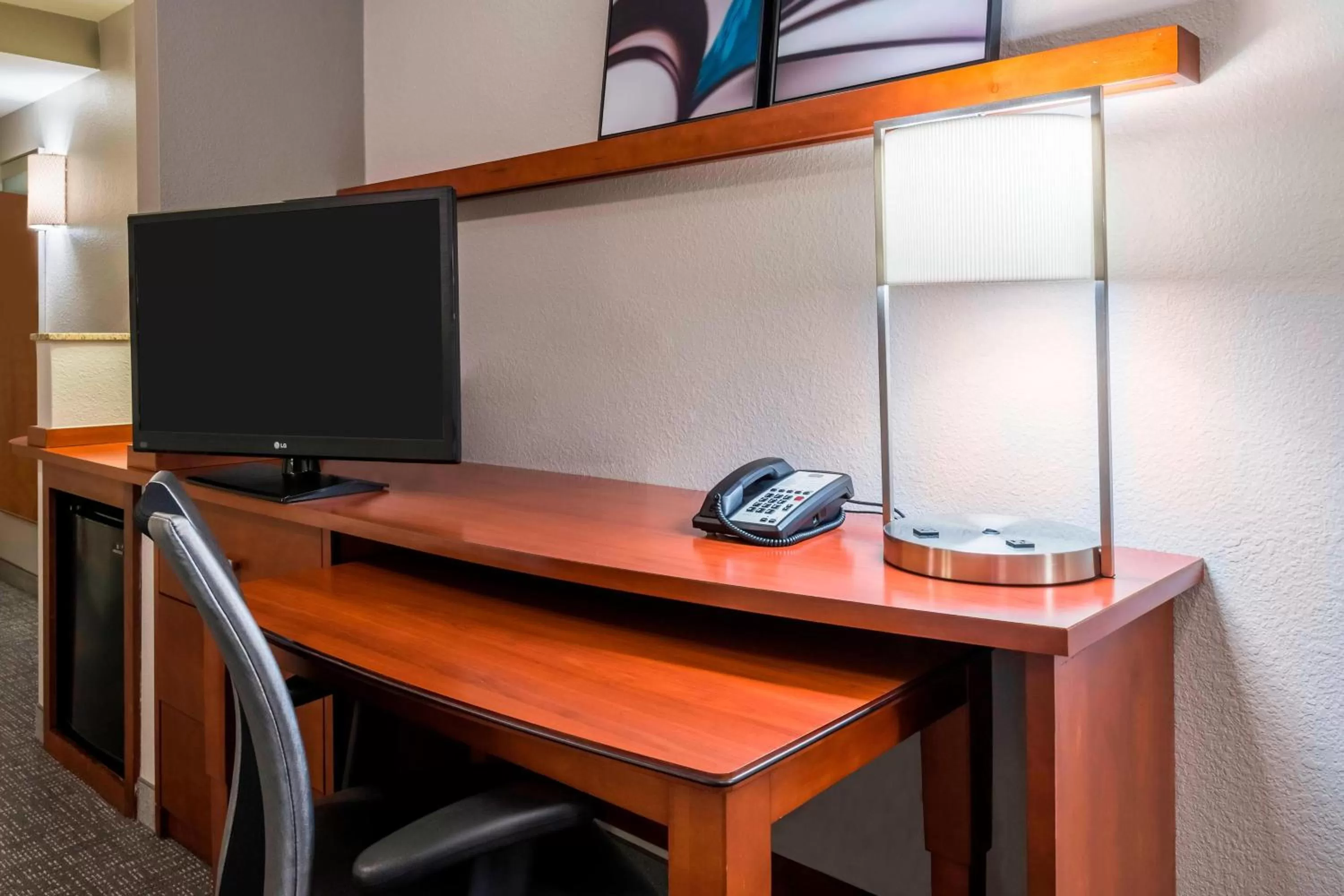 King Room with Sofa Bed and Adapted Tub - Mobility and Hearing Accessible in Courtyard Fort Myers at I-75 and Gulf Coast Town Center