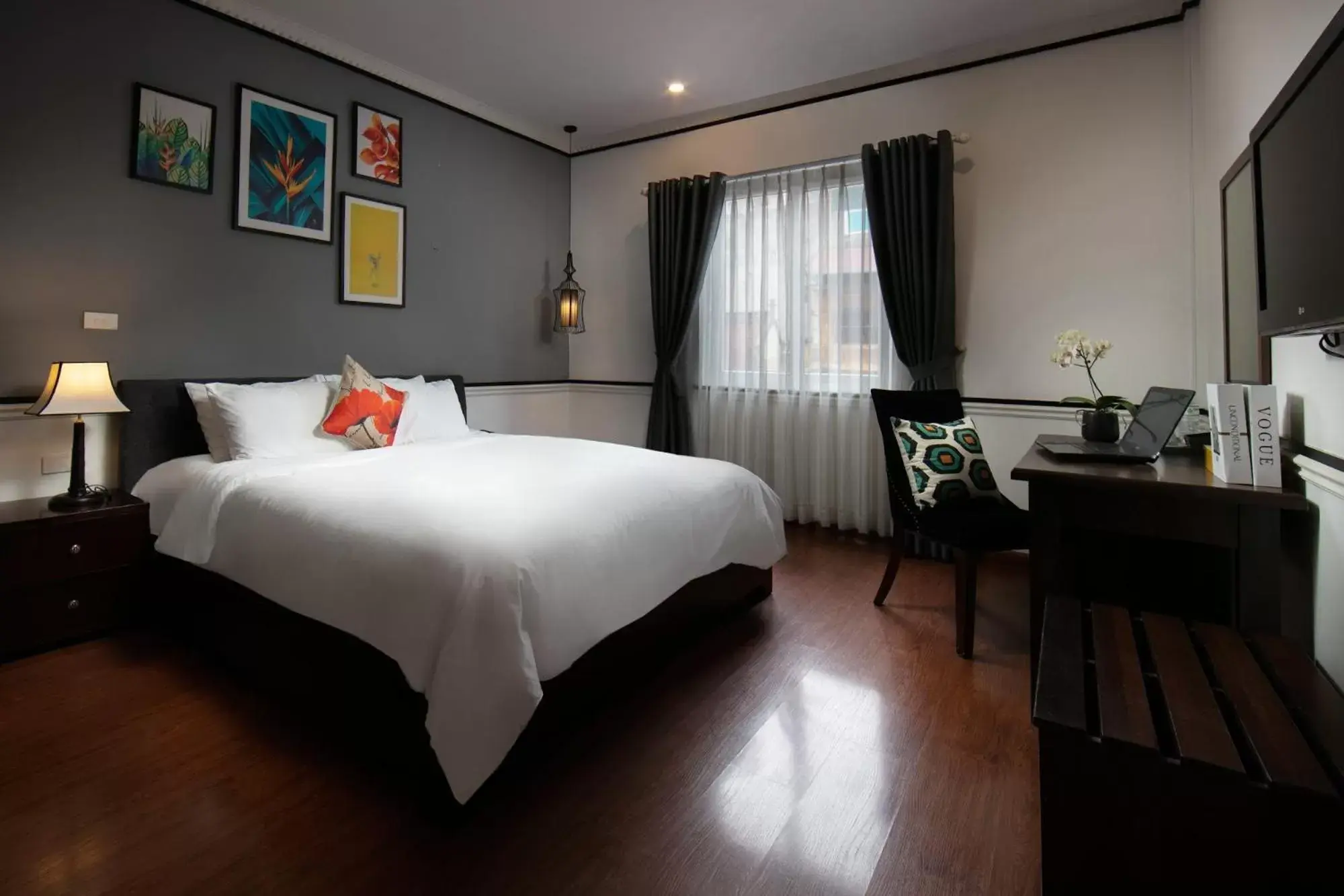 Deluxe Double or Twin Room with Window in Hanoi Garden Hotel & Spa Deluxe Double or Twin Room with Window in Hanoi Garden Hotel & Spa