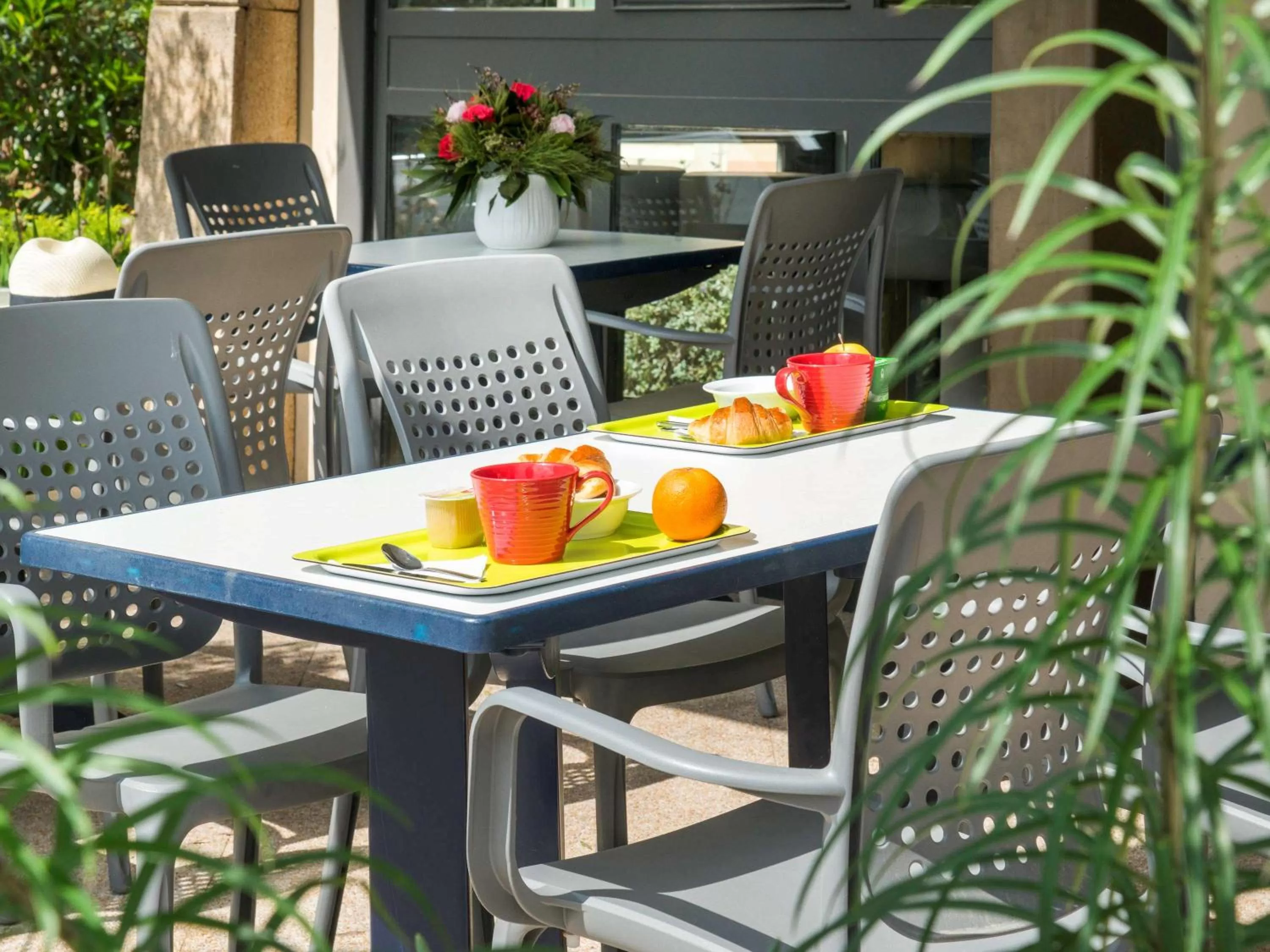 Property building, Restaurant/Places to Eat in IBIS Budget Aix en Provence Est Le Canet