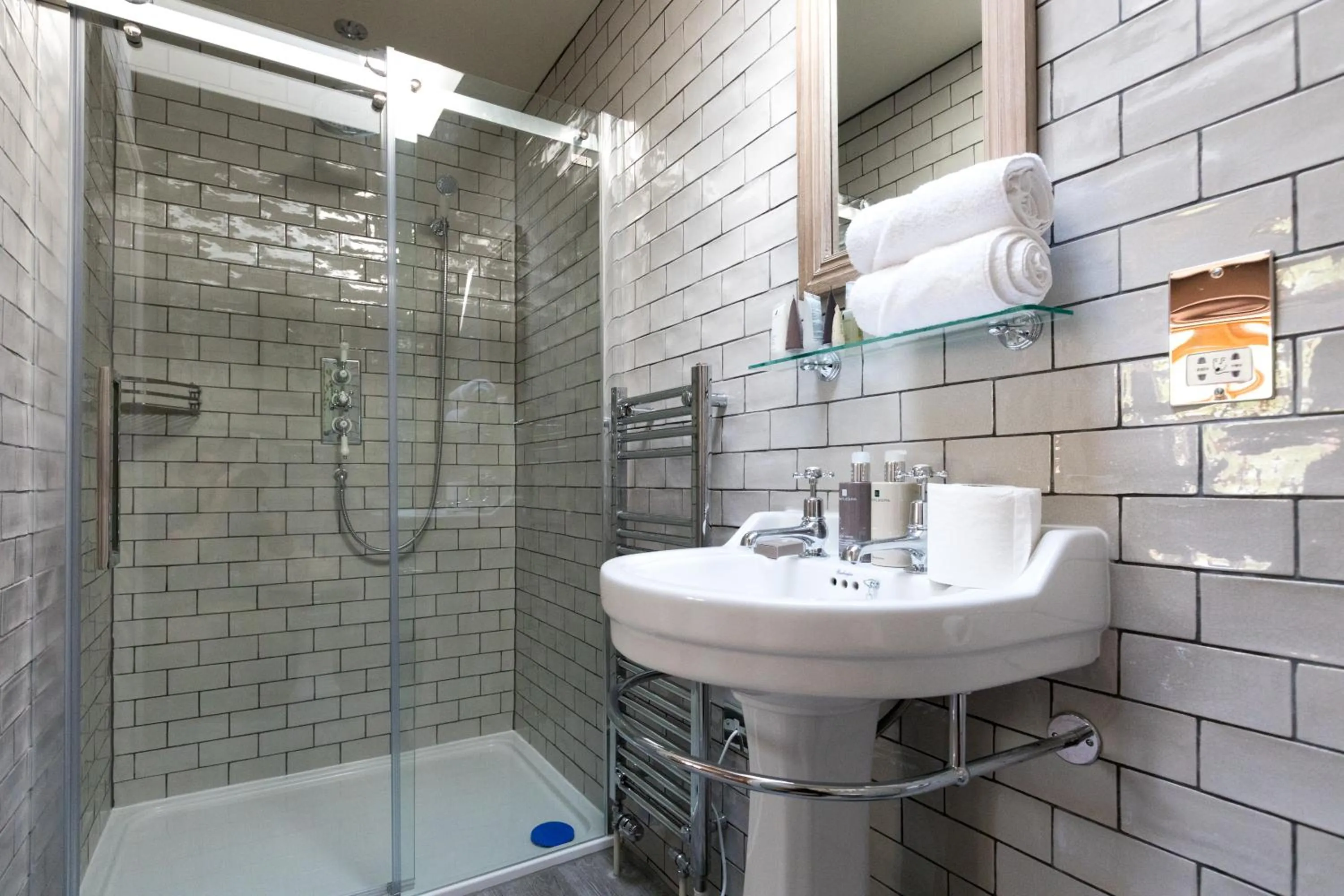 Bathroom in The Lion Bicester