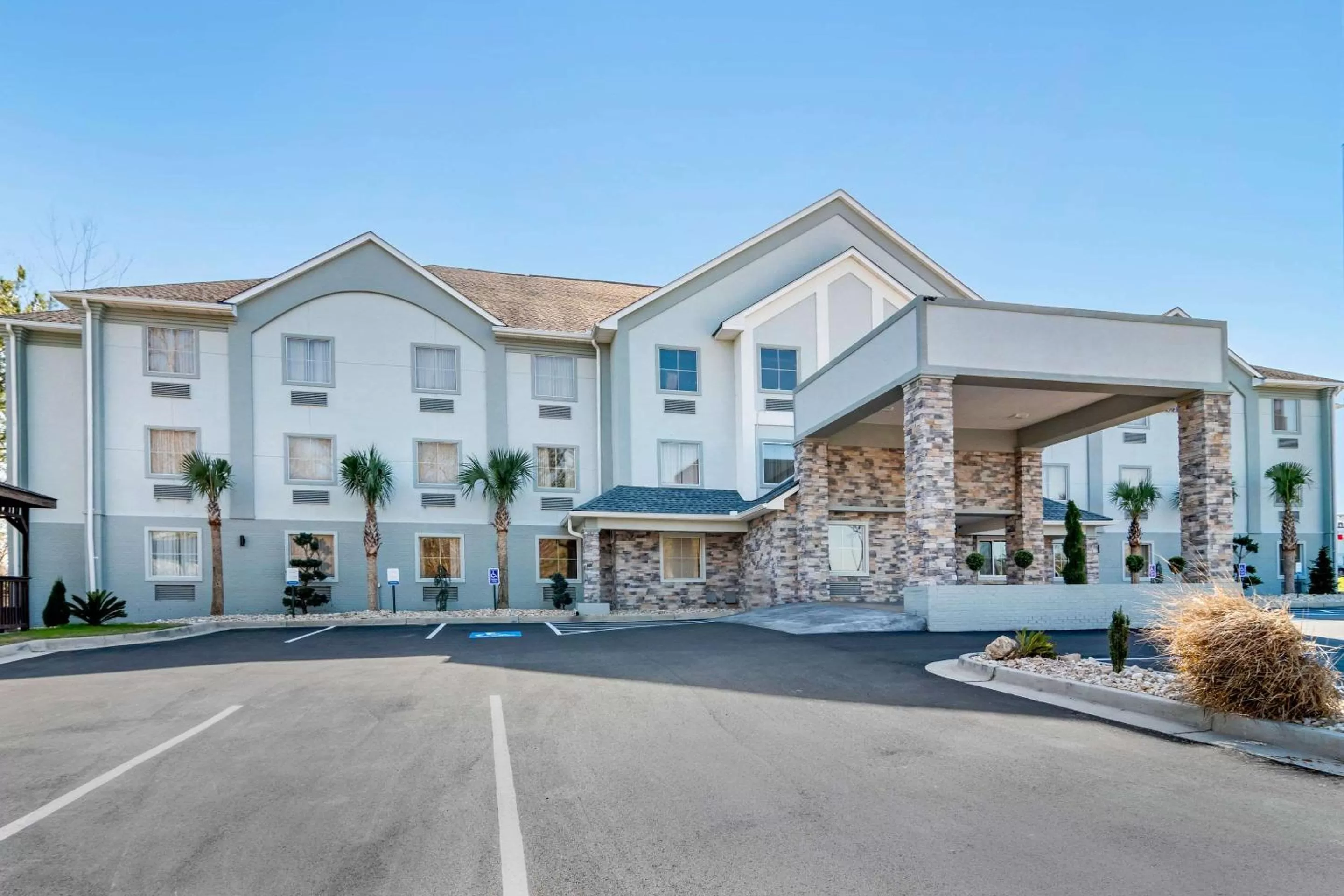 Property building in Comfort Inn & Suites Macon North I-75