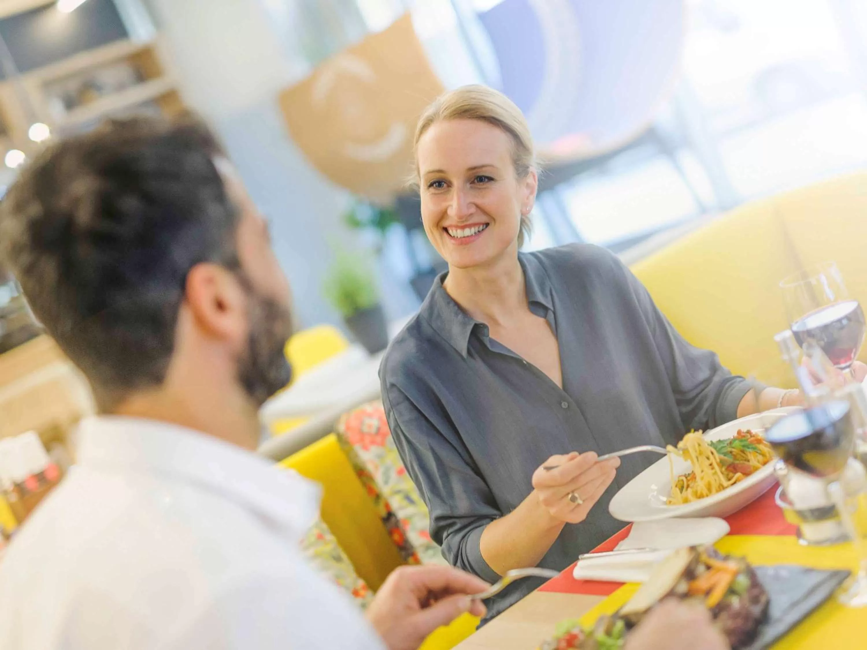 Lounge or bar in Novotel München City Arnulfpark