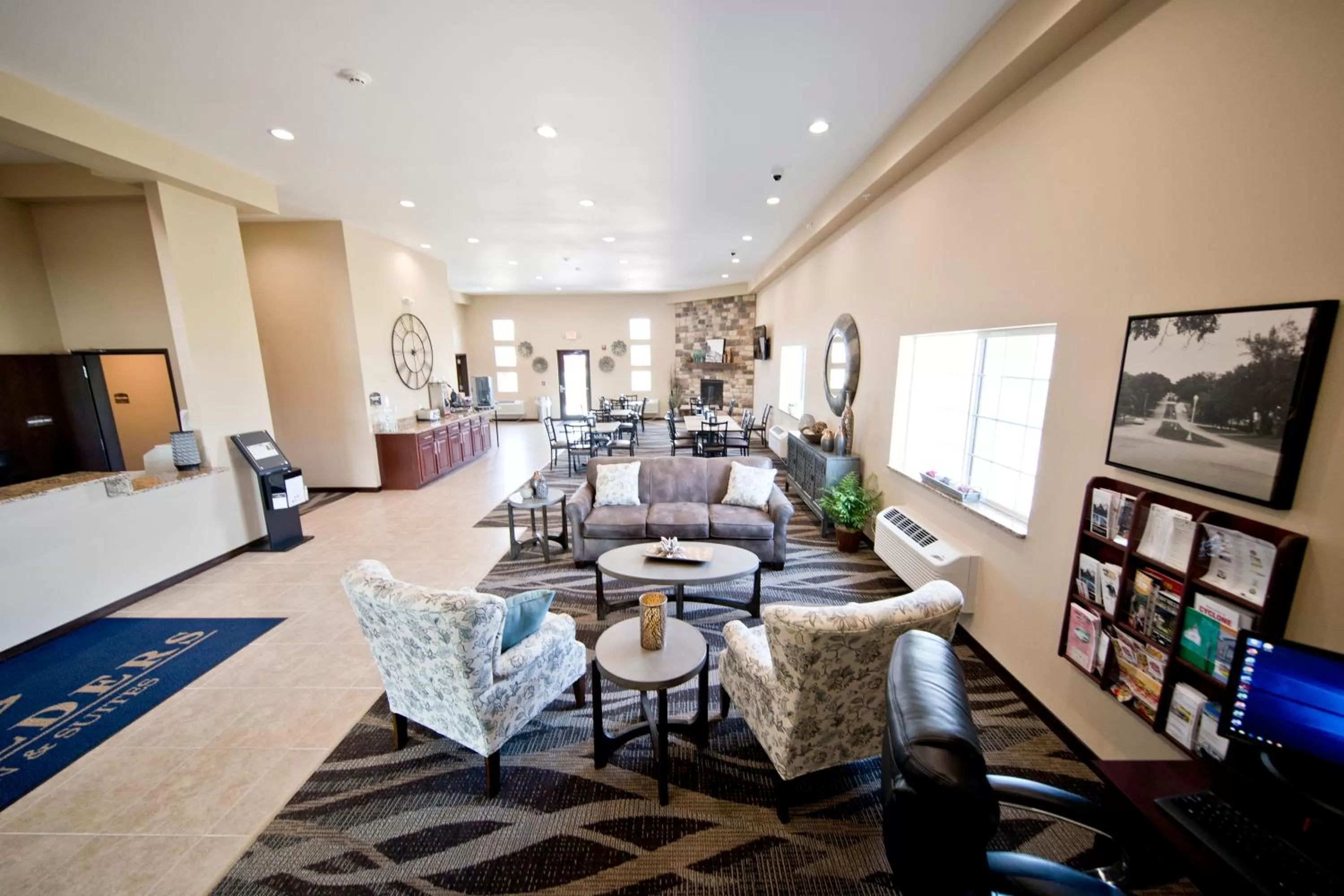 Lobby or reception in Cobblestone Inn & Suites -Clarinda
