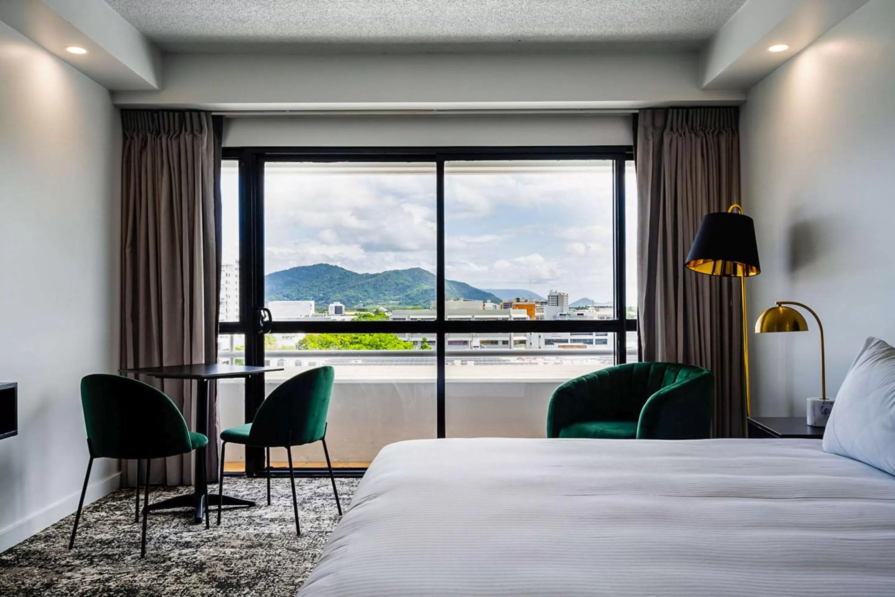 Bedroom, Bed in The Benson Hotel