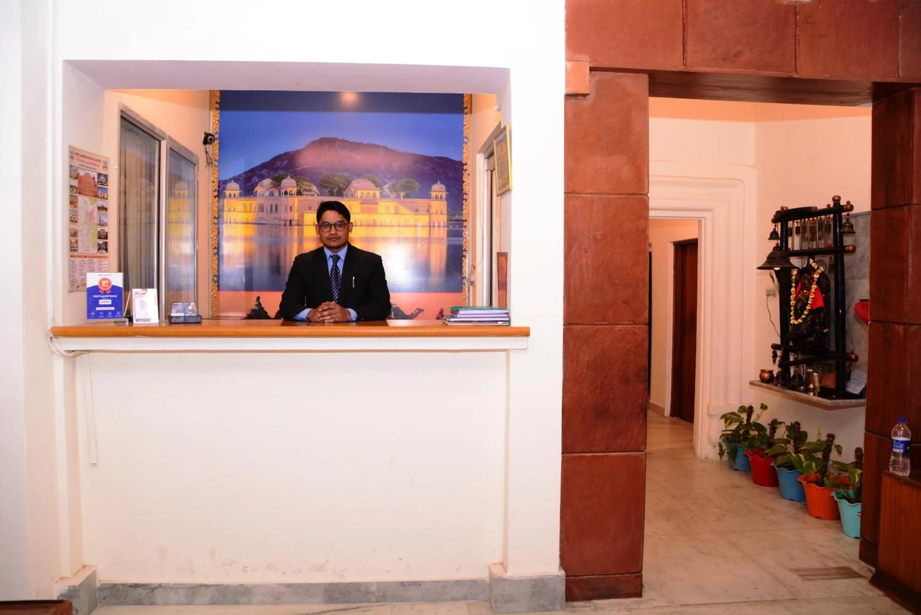 Lobby or reception in Hotel Sugandh Retreat- Near Sindhi Camp Bus station