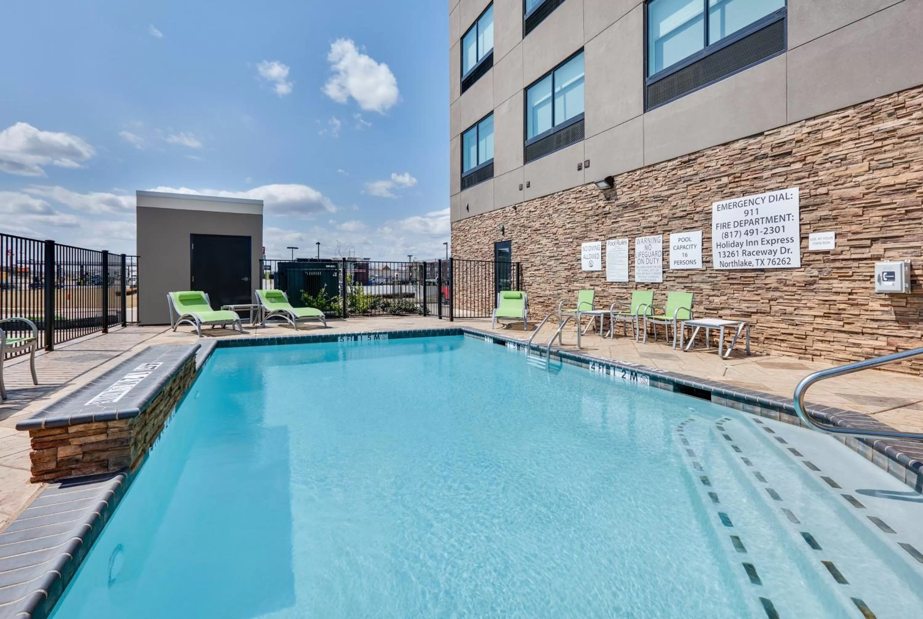 Swimming pool in Holiday Inn Express & Suites Fort Worth North - Northlake by IHG