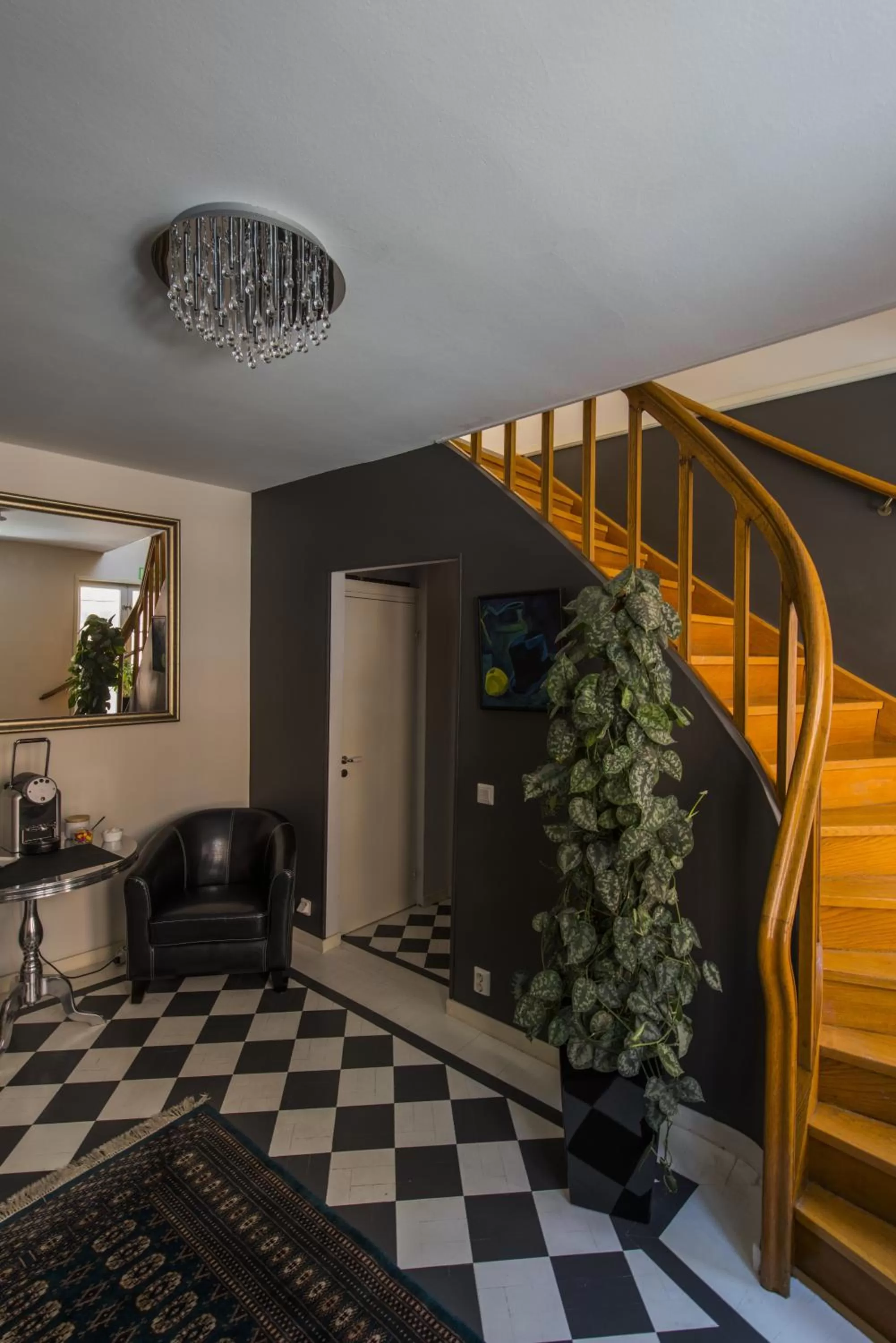 Decorative detail in Magles Smiley Inn