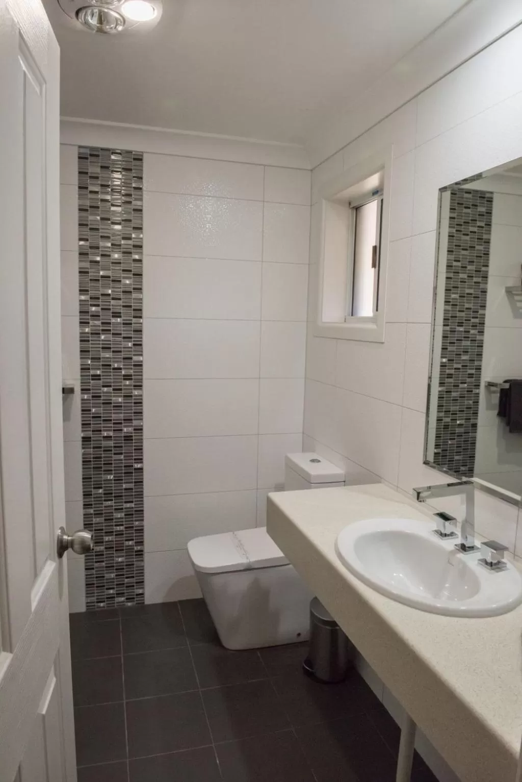 Shower in Highlands Motor Inn