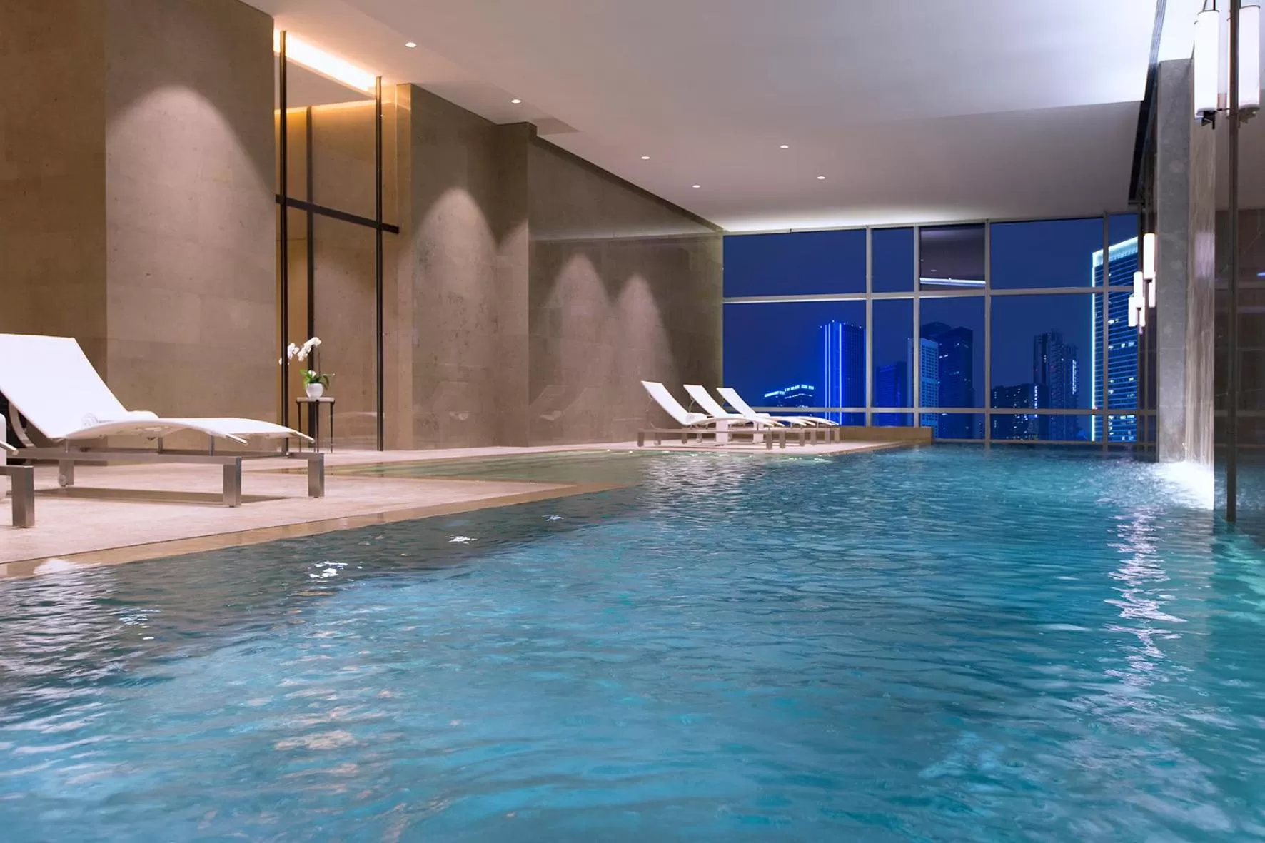 Swimming pool in Niccolo Chengdu