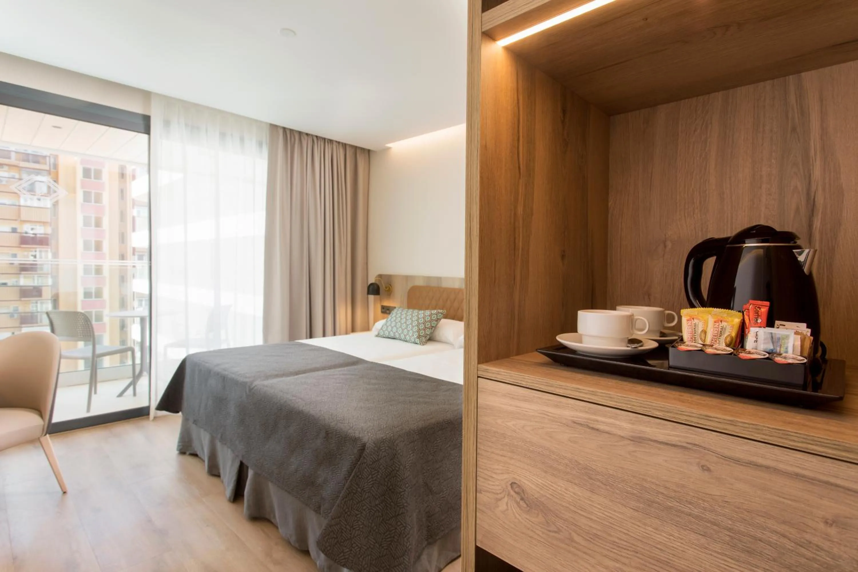 Coffee/tea facilities, Bed in Hotel Presidente 4 sup