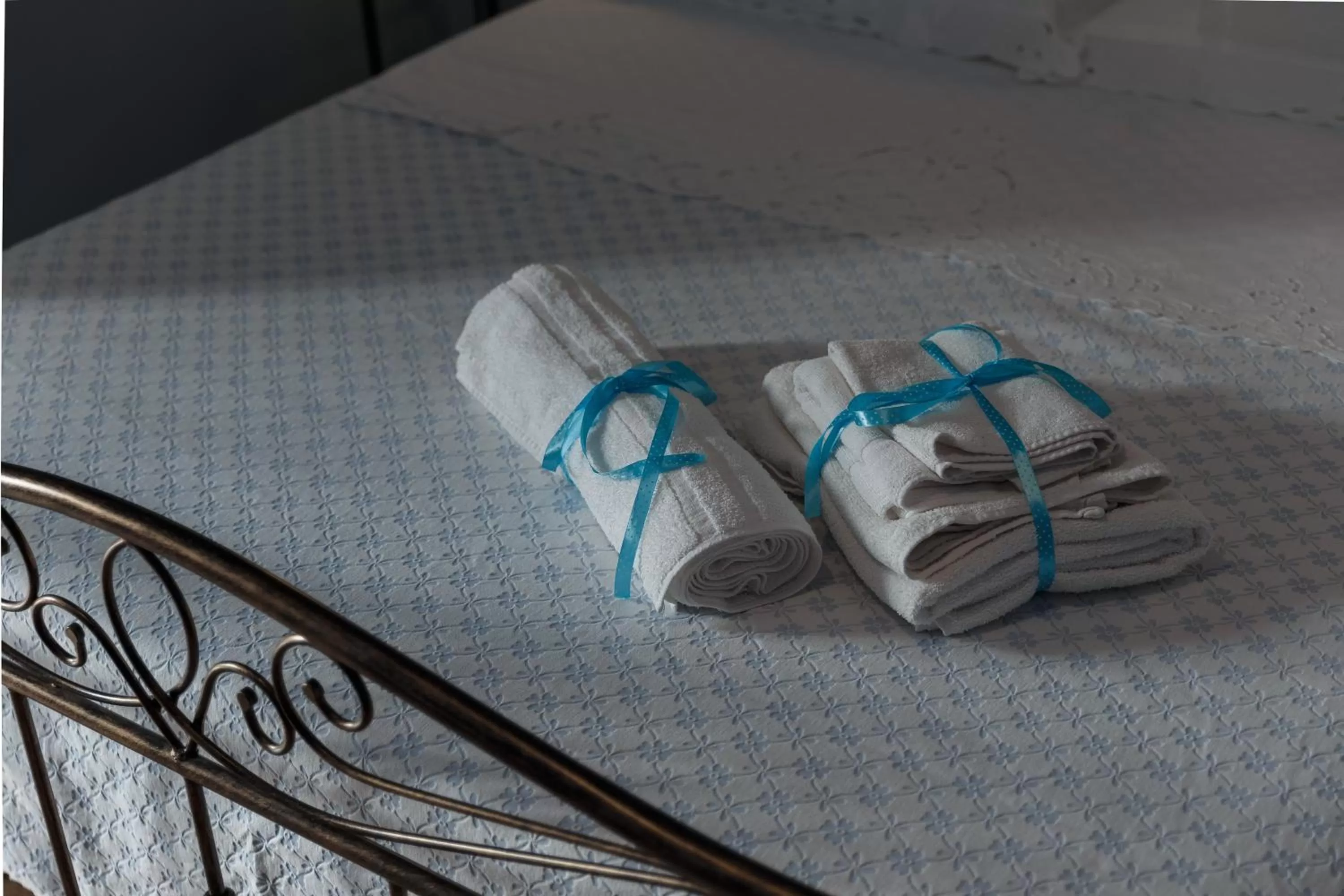 Decorative detail, Bed in B&B Batarà - "La Terrazza del Centro"