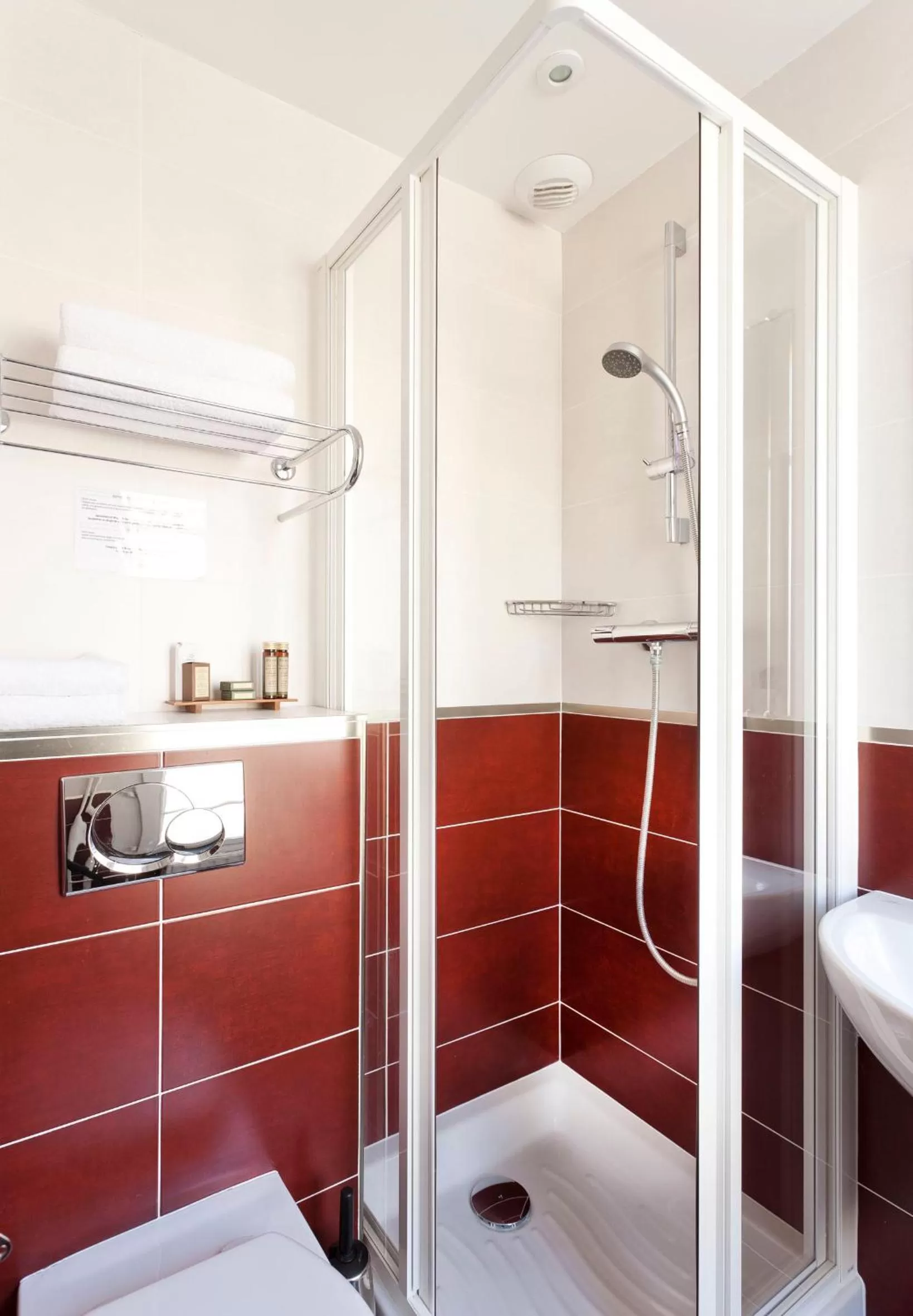 Triple Room in Europe Hotel Paris Eiffel