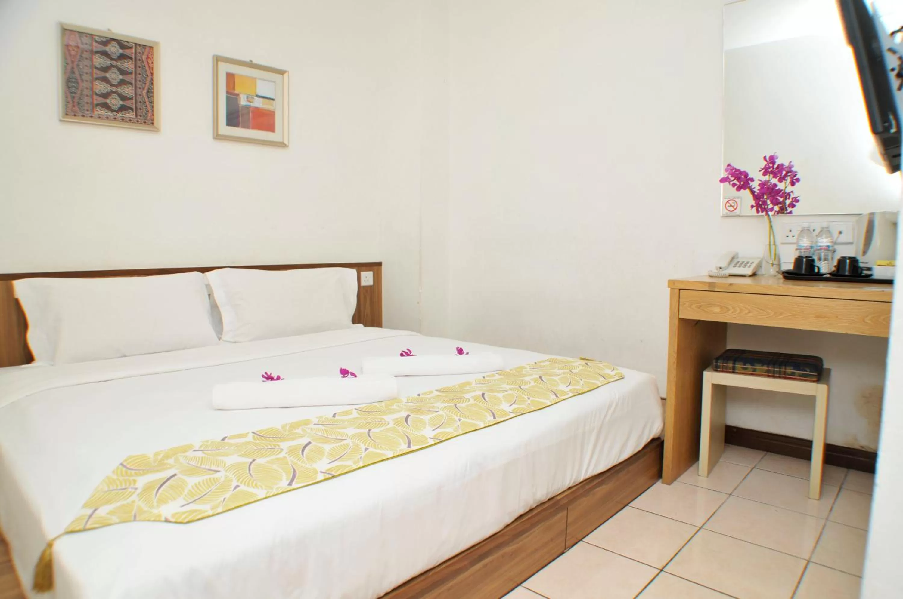 Bedroom, Bed in Promenade Service Apartment