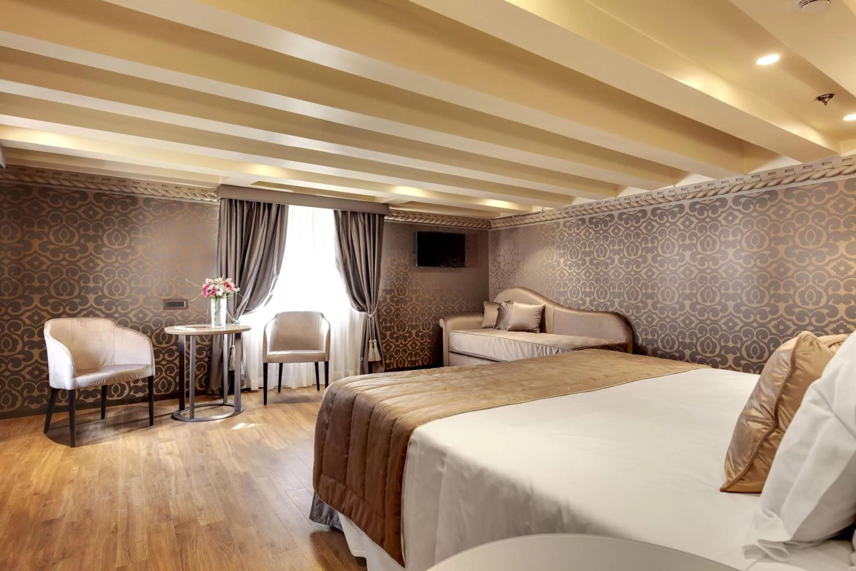 Photo of the whole room, Bed in Hotel Donà Palace