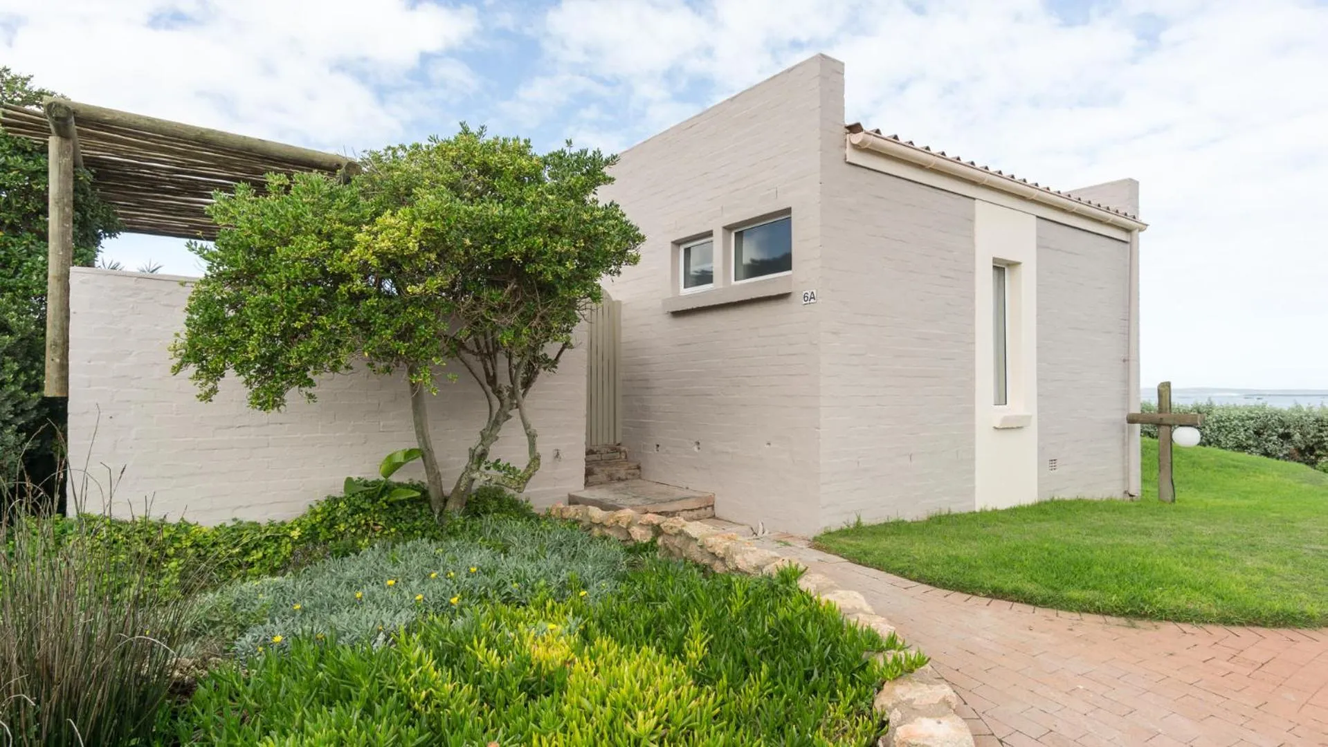 Facade/entrance in Blue Bay Lodge