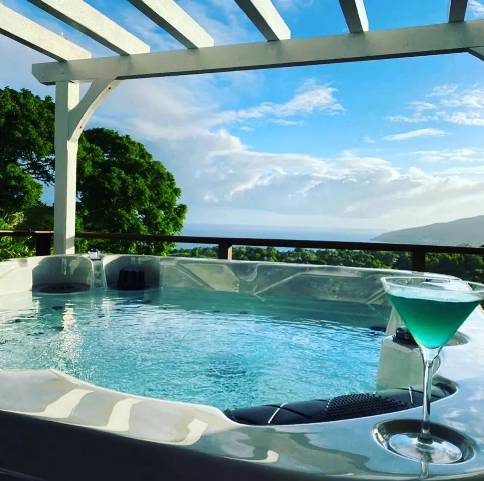Swimming Pool in Villa Cajou (Chambre d'hôtes chez l'habitant)