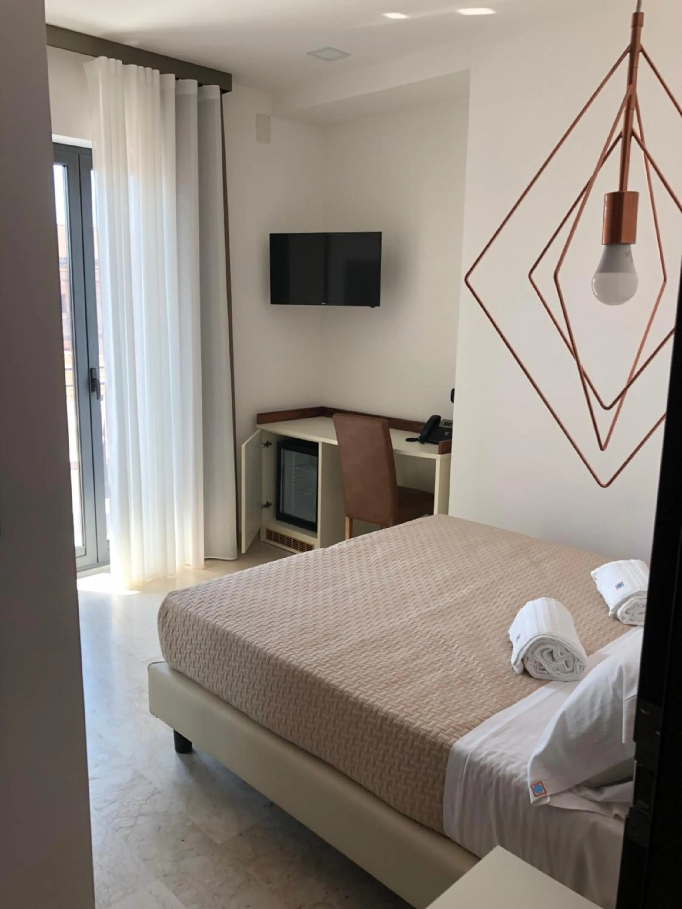 Bed in Albergo Milazzo Inn AiMori