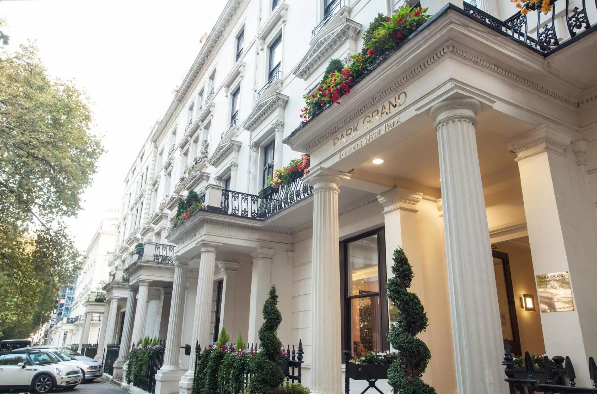 Street view in Park Grand Hyde Park