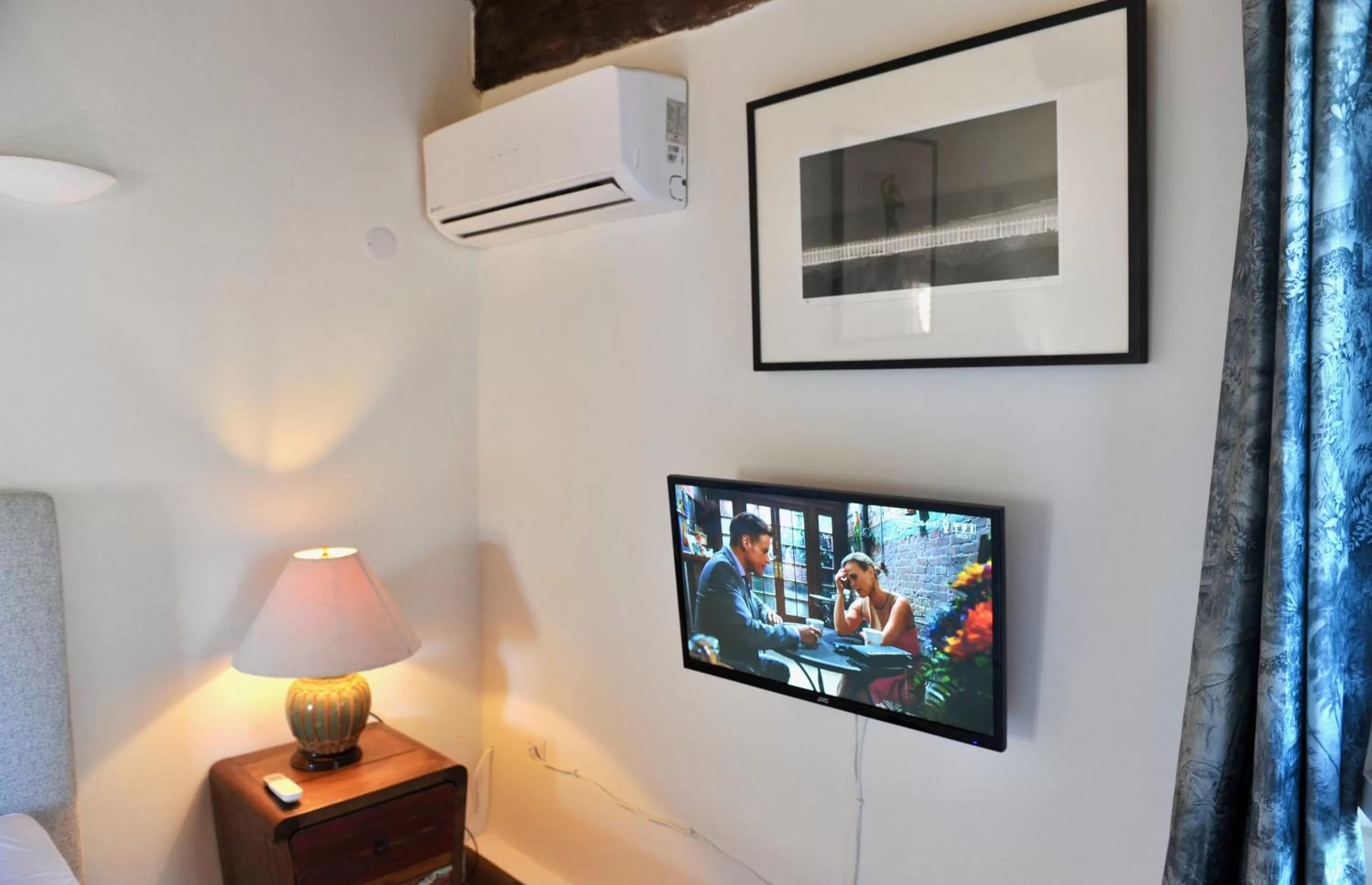 TV and multimedia in Loft Apartment , La Terrasse Centre Ville d'Arles,