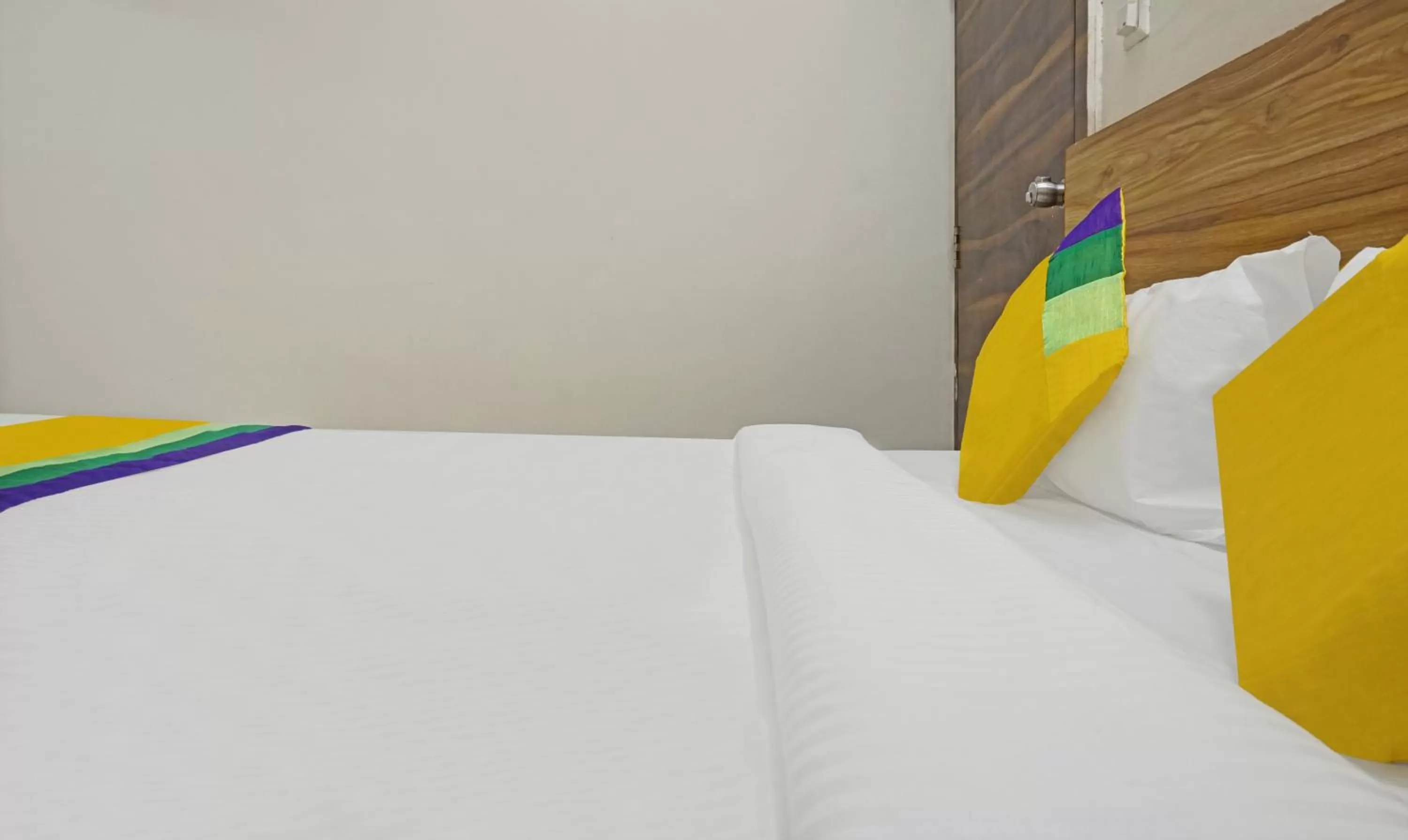 Bedroom, Bed in Itsy Hotels AY Plus Hotels