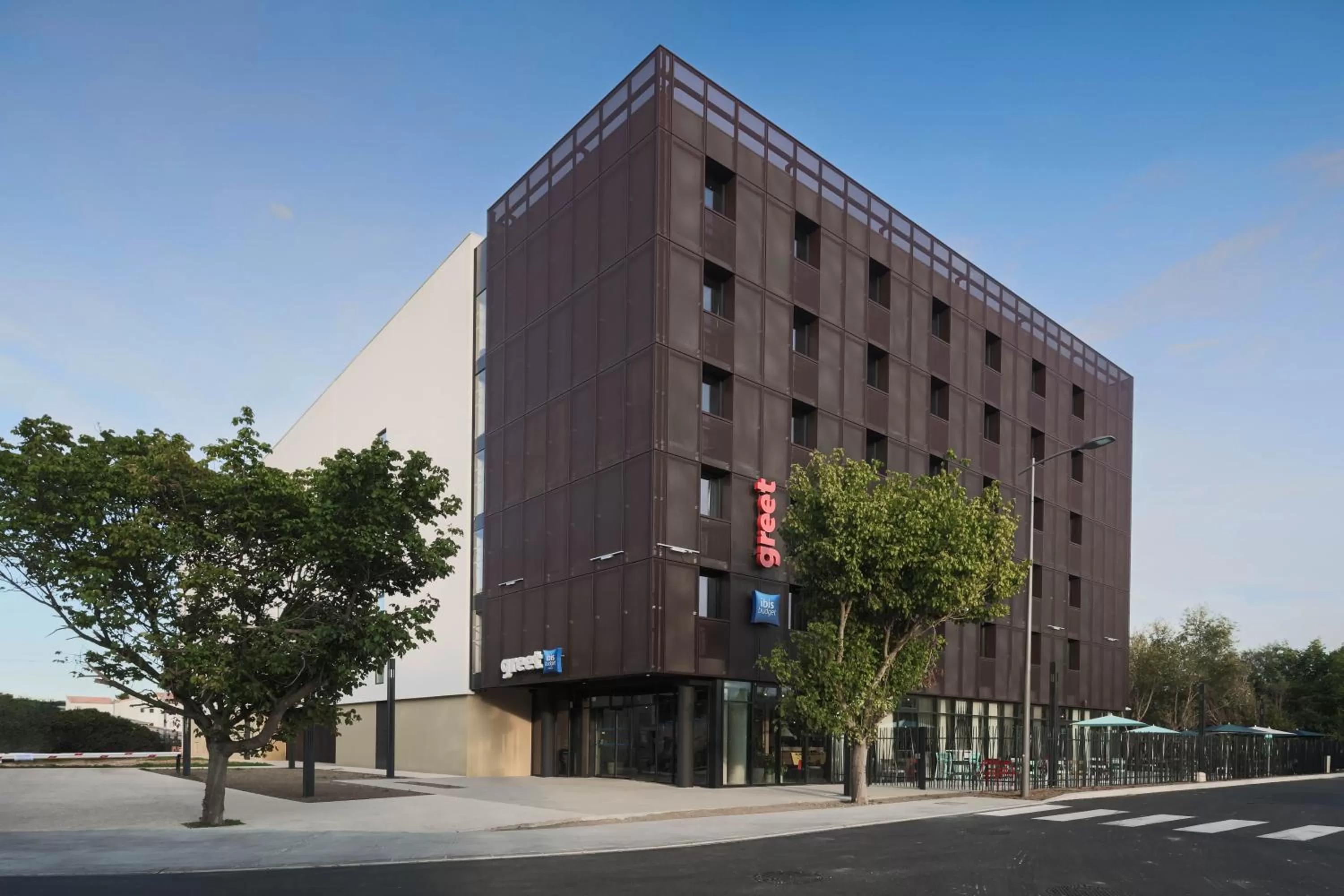 Property building in greet Hotel La Rochelle Centre