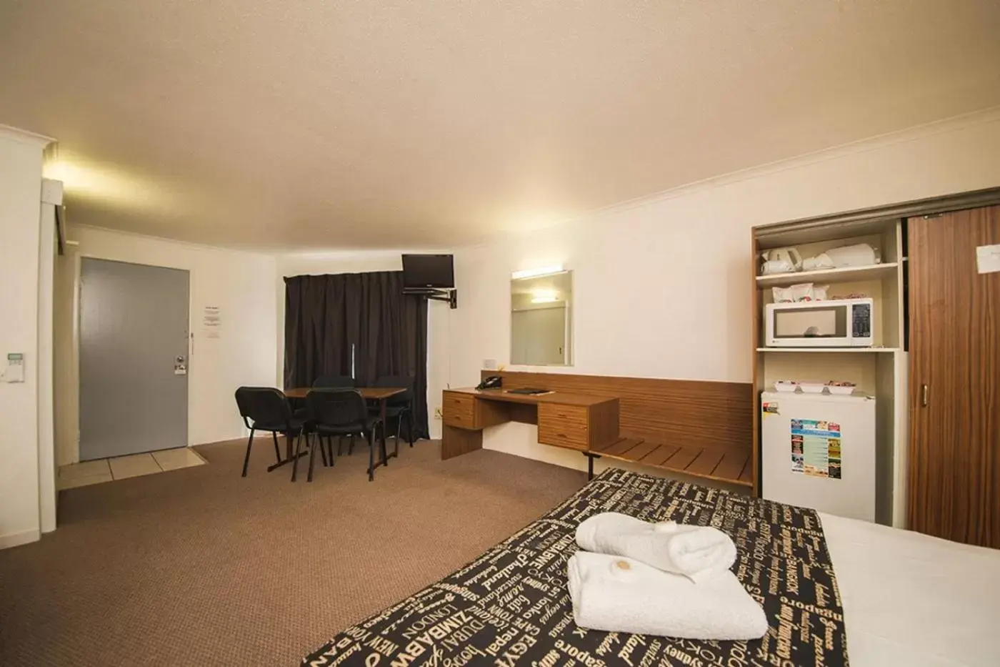 Triple Room - Disability Access in Hampton Villa Motel Triple Room - Disability Access in Hampton Villa Motel