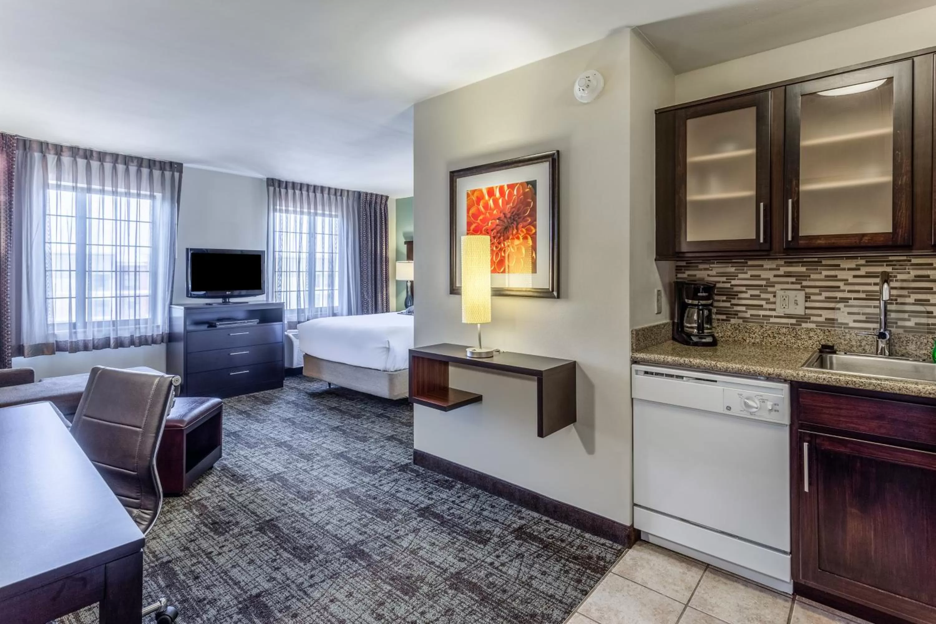 Bedroom, Bed in Staybridge Suites Davenport by IHG