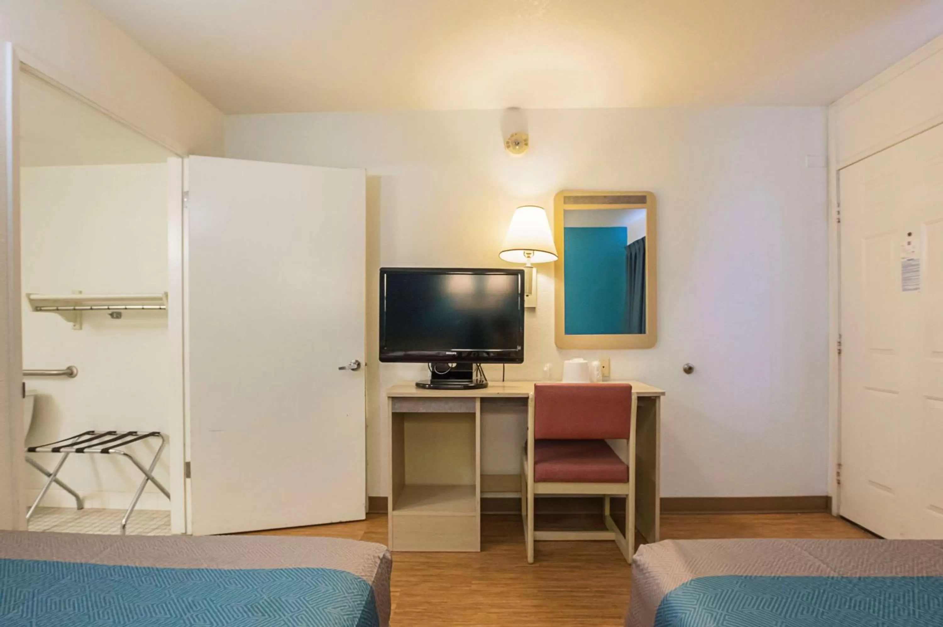 TV and multimedia in Motel 6-Rochester, MN
