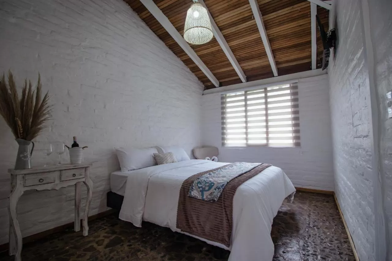 Bed in Rústic Hotel Quinta La Aurora