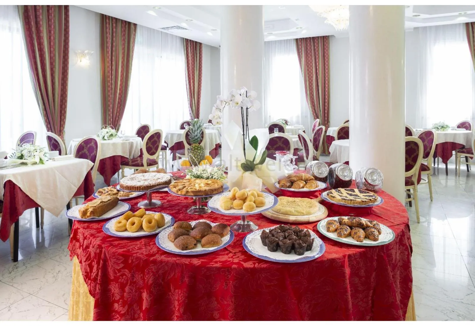 Food and drinks in Hotel Ambassador