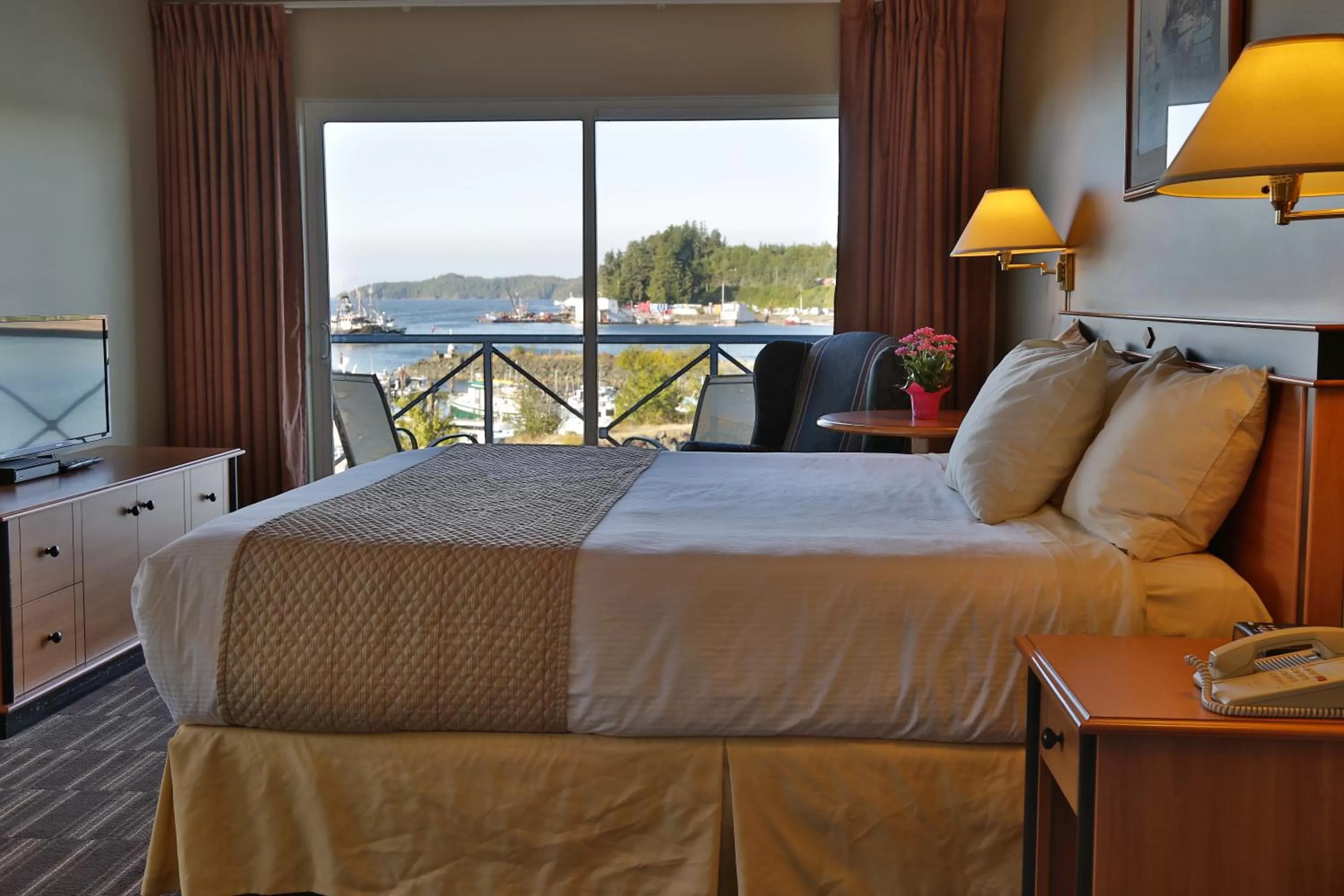 Photo of the whole room, Bed in Glen Lyon Inn