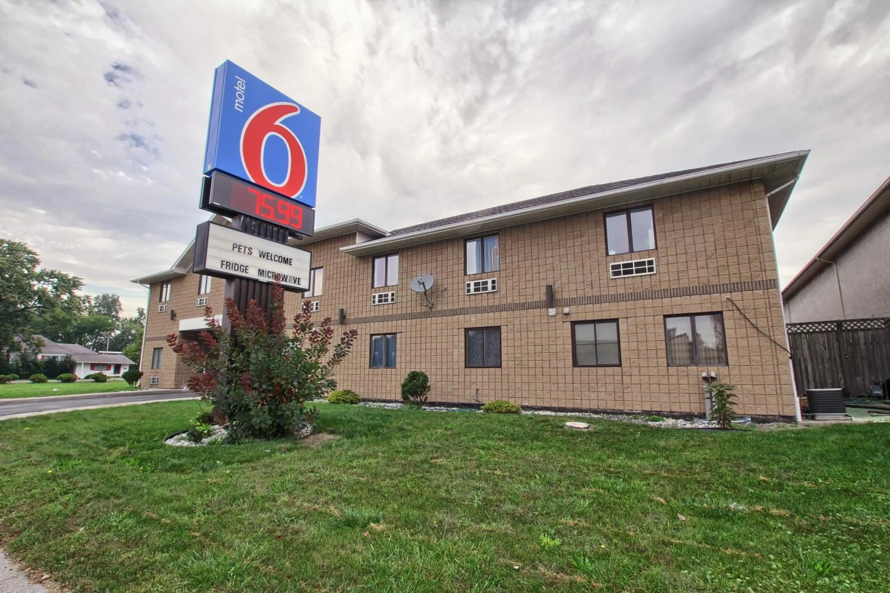 Facade/entrance in Motel 6-Windsor, ON