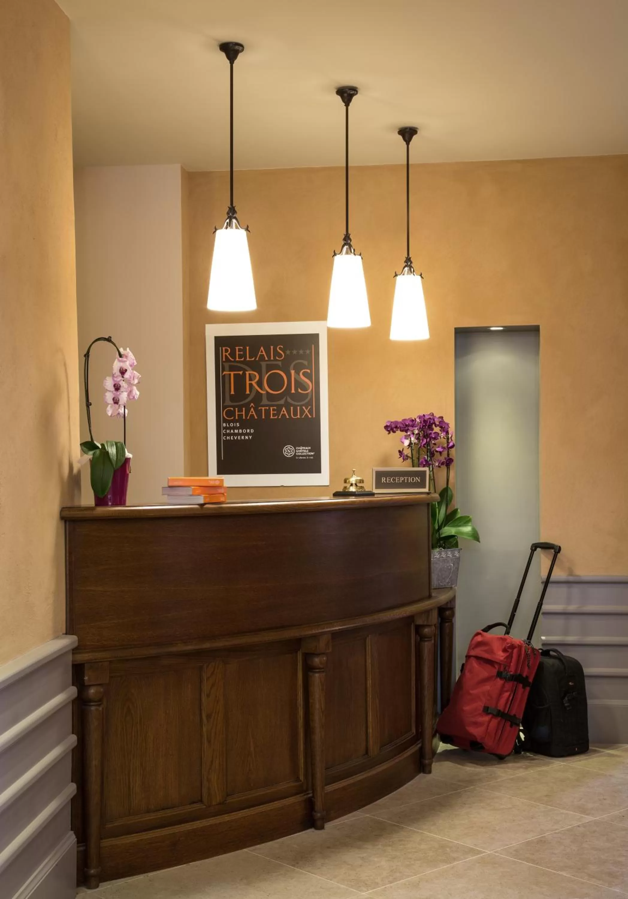 Lobby or reception in Relais des Trois Châteaux Hôtel-Restaurant - Teritoria