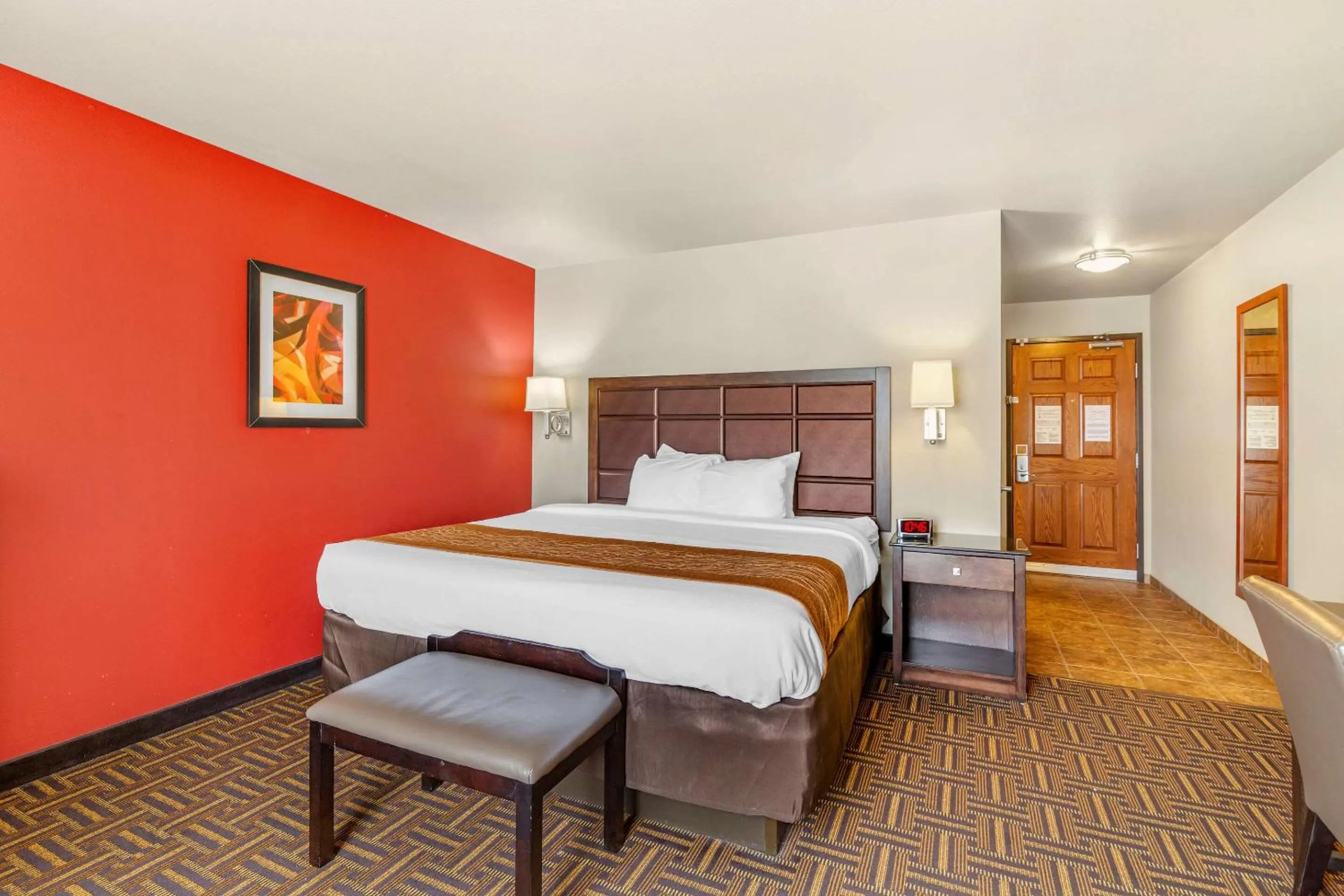 Photo of the whole room, Bed in Sonesta Essential Minot