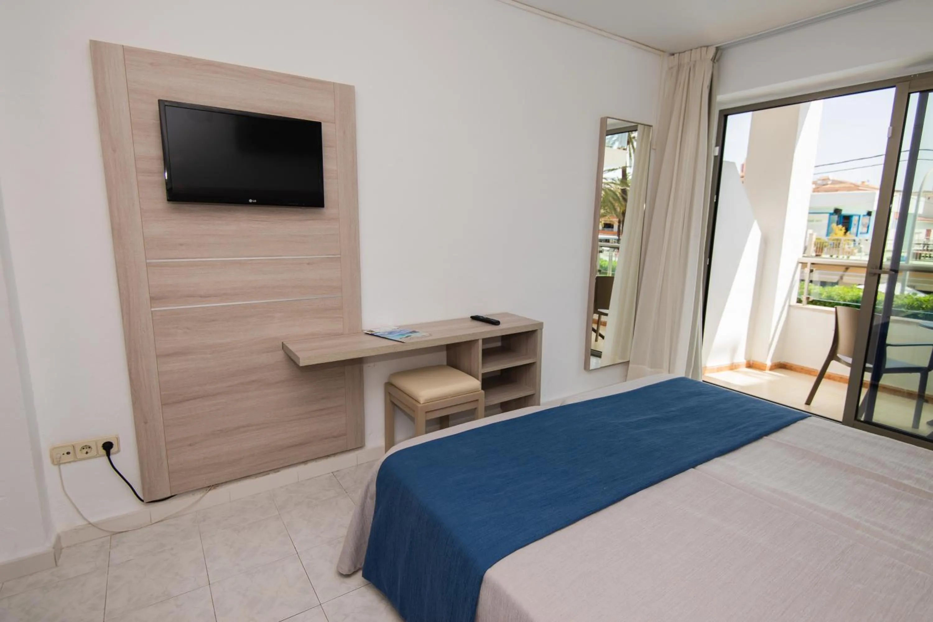 Photo of the whole room, Bed in Hotel Bella Mar