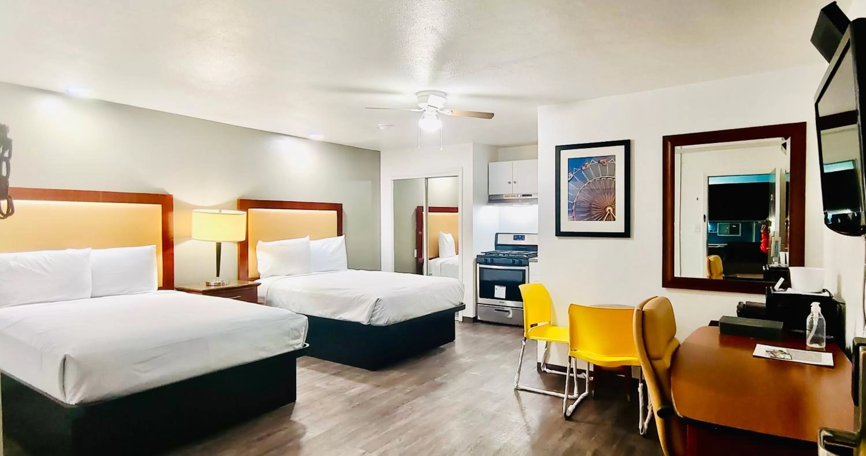 Bedroom, Bed in Oceanside Inn & Suites, a Days Inn by Wyndham