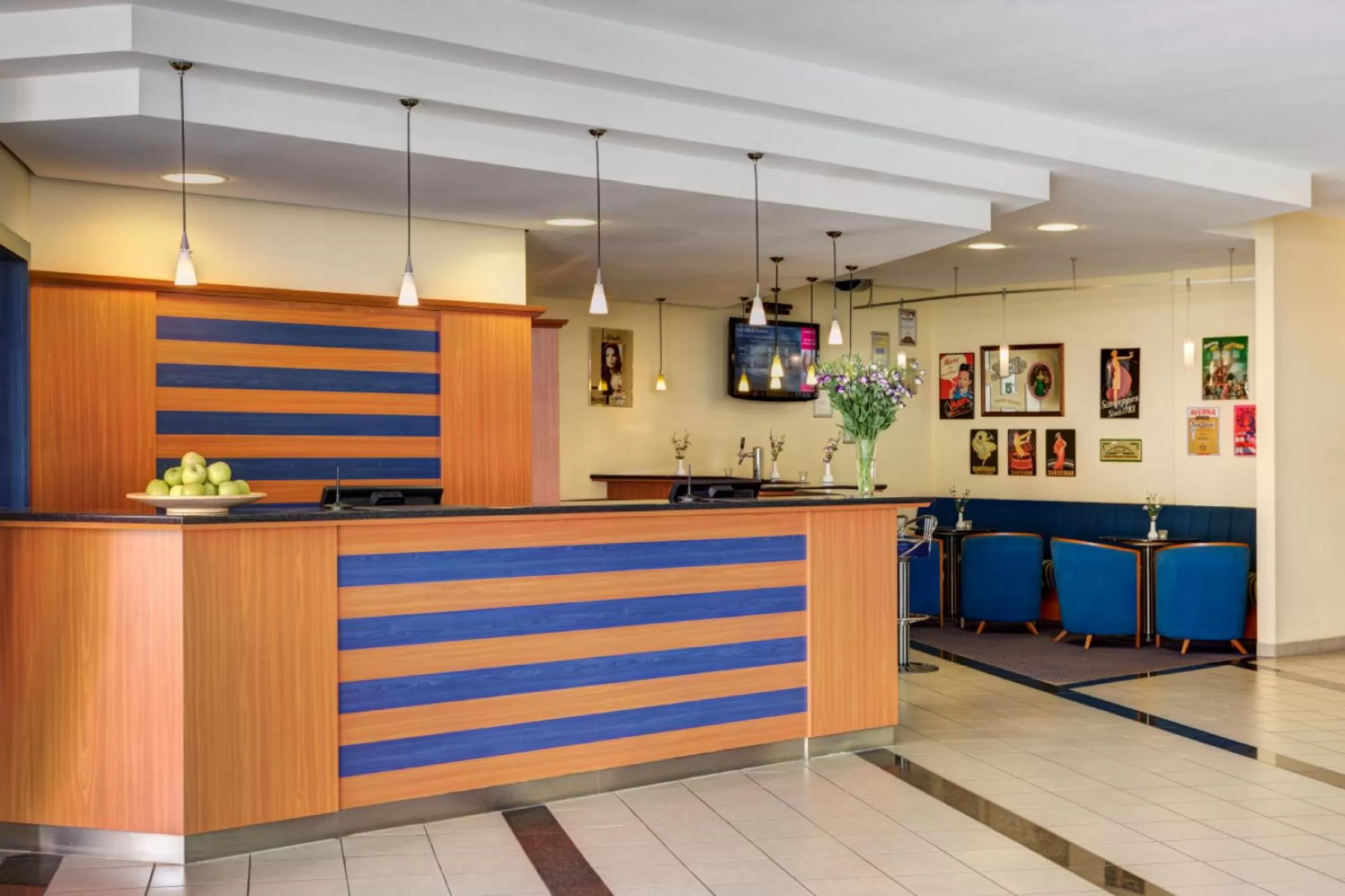 Lobby or reception in IntercityHotel Stralsund